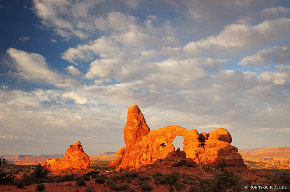 Arches National Park Sand Fels Landschaft Wüste Park Reisen Schlucht Himmel nationalen Boden Schloss Sandstein Berg Wolken Befestigung Tal Tourismus Formationen landschaftlich Stein natürliche Südwesten Aushöhlung Erde im freien Felsen Bögen Sonnenuntergang Denkmal Berge Defensive Struktur Wildnis Szenerie Urlaub Klippe Orange im freien Westen Wahrzeichen Arid westliche Baum Wandern Knoll Struktur Sonne geologische Geologie trocken Land Bildung Horizont Butte Wolke Palast Landschaften Sonnenaufgang Sterne Hügel heiß Mesa Ehrfurcht Wunder Panorama Kürbis 'Nabend Arches Nationalpark Turm Grand Tempel Himmelskörper Tourist ruhige Camping Wasser Abenteuer Urlaub Sommer Schlucht Licht Bäume Berg-Zelt Denkmal-Senke herrliche spektakuläre Tribal Wild Antike Aussicht sonnig Staaten Spitze alt friedliche Entwicklung des ländlichen sand rock landscape desert park travel canyon sky national soil castle sandstone mountain clouds fortification valley tourism formations scenic stone natural southwest erosion earth outdoors rocks arches sunset monument mountains defensive structure wilderness scenery vacation cliff orange outdoor west landmark arid western tree hiking knoll structure sun geological geology dry land formation horizon butte cloud palace scenics sunrise star hill hot mesa awe wonder panoramic pumpkin evening arches national park tower grand temple celestial body tourist tranquil camping water adventure vacations summer ravine light trees mountain tent monument valley magnificent spectacular tribal wild ancient vista sunny states peak old peaceful rural