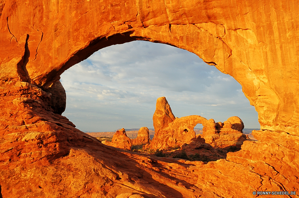 Arches National Park Schlucht Tal Schlucht Fels Wüste Park nationalen Landschaft Reisen Sandstein Himmel Berg Aushöhlung natürliche depression Stein Klippe Felsen landschaftlich Bildung Geologie Sand Berge Südwesten Höhle Bögen Tourismus Berg-Zelt natürliche im freien Formationen Orange Wolken im freien Urlaub geologische formation Wildnis Szenerie geologische Wandern Zelt Westen Baum Landschaften trocken Wahrzeichen Arid Obdach Fluss Grand Struktur Arches Nationalpark Ehrfurcht Felge Aussicht Bogen Butte Mesa Gelände westliche felsigen Abenteuer Tourist Klippen Wunder Panorama Nationalpark Sonnenuntergang Land Farbe Horizont Extreme bunte Denkmal Sommer Wasser gelb Wanderung einzigartige Süden Bäume Welt canyon valley ravine rock desert park national landscape travel sandstone sky mountain erosion natural depression stone cliff rocks scenic formation geology sand mountains southwest cave arches tourism mountain tent natural outdoors formations orange clouds outdoor vacation geological formation wilderness scenery geological hiking tent west tree scenics dry landmark arid shelter river grand structure arches national park awe rim vista arch butte mesa terrain western rocky adventure tourist cliffs wonder panoramic national park sunset land color horizon extreme colorful monument summer water yellow hike unique south trees world