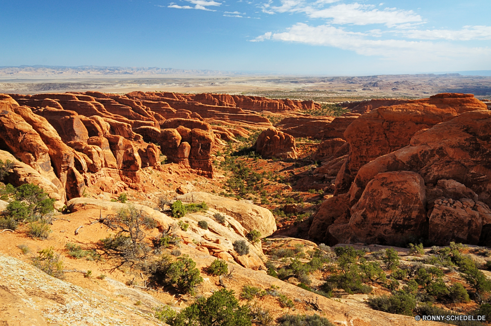 Arches National Park Schlucht Schlucht Tal natürliche depression Wüste Fels Park nationalen Landschaft Berg Aushöhlung Geologie Felge Berge Reisen Grand Sand Felsen Wahrzeichen Himmel Südwesten Klippe Stein Tourismus landschaftlich Wandern Wolken Abenteuer Fluss im freien Urlaub Westen Orange Tourist geologische Baum im freien Mesa Wunder Welt Süden Sandstein Bildung trocken Arid Wildnis Gelände Szenerie Klippen Szene Erde bunte natürliche Extreme Wolke Formationen Aussicht zeigen Wasser Sonnenuntergang Bereich majestätisch Bereich Hügel Sommer Horizont Licht sonnig Landschaften berühmte Land canyon ravine valley natural depression desert rock park national landscape mountain erosion geology rim mountains travel grand sand rocks landmark sky southwest cliff stone tourism scenic hiking clouds adventure river outdoors vacation west orange tourist geological tree outdoor mesa wonder world south sandstone formation dry arid wilderness terrain scenery cliffs scene earth colorful natural extreme cloud formations vista point water sunset range majestic area hill summer horizon light sunny scenics famous land