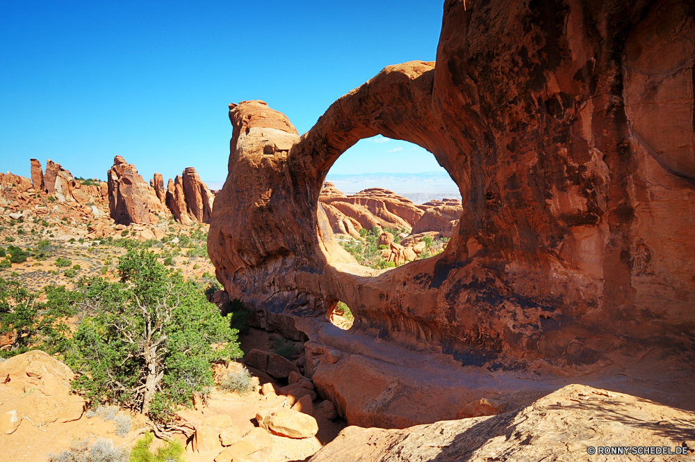 Arches National Park Cliff-Wohnung Wohnung Gehäuse Schlucht Fels Struktur Landschaft Wüste Sandstein Reisen Park nationalen Stein Geologie Felsen Berg Bildung Tourismus Klippe Himmel landschaftlich Tal Aushöhlung Südwesten Wildnis Schiffswrack natürliche Sand Schiff im freien Formationen Wahrzeichen Bögen Bogen Antike Berge Höhle im freien Sommer Landschaften Szenerie Schiff Wolken Baum Geschichte Schlucht Orange geologische felsigen alt Aussicht Urlaub berühmte Gebäude Architektur Nationalpark Gelände Westen Farbe Extreme Mauer Steine Klippen Wandern historische Hügel historischen Textur Backstein Loch Butte Handwerk Ruine Vergangenheit majestätisch Szene einzigartige Denkmal trocken Umgebung Mesa Arid Meer Ruine westliche entfernten geologische formation Osten Tourist Wasser gelb cliff dwelling dwelling housing canyon rock structure landscape desert sandstone travel park national stone geology rocks mountain formation tourism cliff sky scenic valley erosion southwest wilderness shipwreck natural sand ship outdoors formations landmark arches arch ancient mountains cave outdoor summer scenics scenery vessel clouds tree history ravine orange geological rocky old vista vacation famous building architecture national park terrain west color extreme wall stones cliffs hiking historical hill historic texture brick hole butte craft ruins past majestic scene unique monument dry environment mesa arid sea ruin western remote geological formation east tourist water yellow