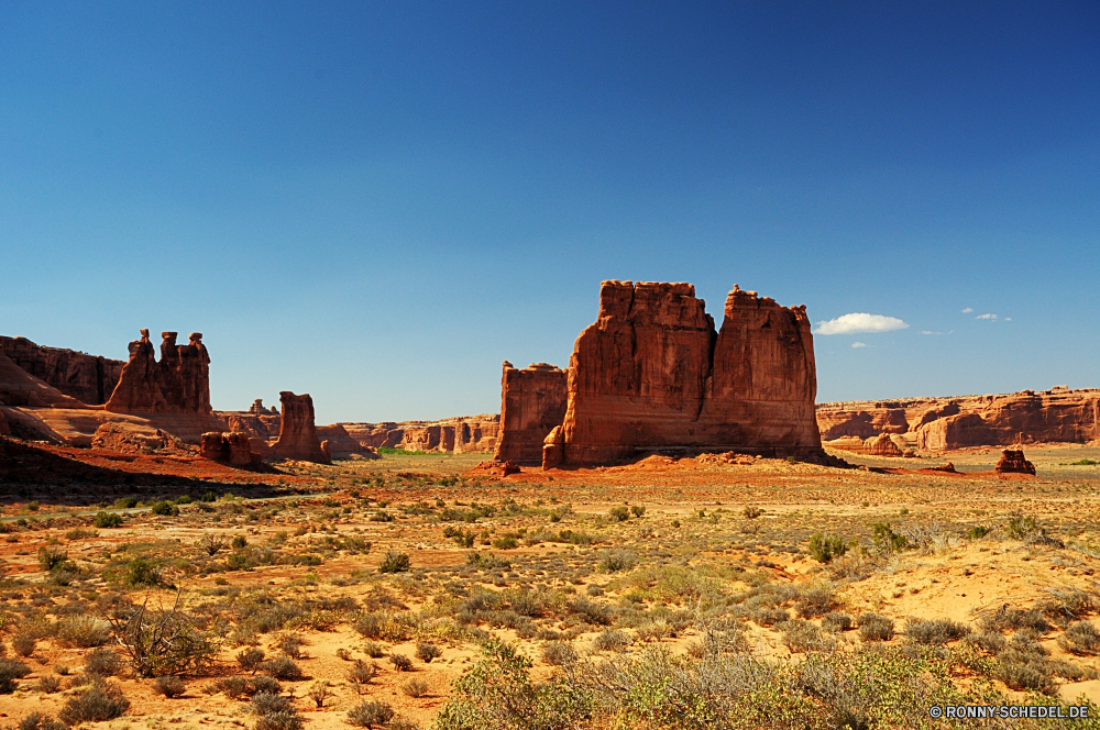 Arches National Park Wüste Fels Reisen Landschaft Park Schloss Schlucht Sand nationalen Himmel Sandstein Befestigung Berg Stein Tourismus Bögen landschaftlich natürliche Tal im freien Defensive Struktur Urlaub Formationen Palast Klippe Südwesten Schiff Wildnis im freien Festung Aushöhlung Wolken Felsen Westen Orange Denkmal Bildung Berge Struktur Wahrzeichen geologische Antike Schiff Wandern Szenerie Boden Ehrfurcht Wrack westliche Ringwall Tourist alt Geologie Abenteuer Schiffswrack Butte Grand Panorama Backstein Landschaften Land Turm Umgebung Erde trocken Mesa Handwerk Baum Erholung Ruine Sonne Baumaterial Gebäude berühmte Sonnenuntergang Geschichte Nationalpark Aussicht Sommer majestätisch Wolke Süden heiß historischen Himmel s Tribal Arid Land Bogen Wild Architektur Panorama Schlucht Horizont Fluss gelb Verwurzelung Tag Wunder Wanderung Szene Bereich Haus Reise Reise Ziel Stadt Wasser friedliche desert rock travel landscape park castle canyon sand national sky sandstone fortification mountain stone tourism arches scenic natural valley outdoor defensive structure vacation formations palace cliff southwest ship wilderness outdoors fortress erosion clouds rocks west orange monument formation mountains structure landmark geological ancient vessel hiking scenery soil awe wreck western rampart tourist old geology adventure shipwreck butte grand panoramic brick scenics land tower environment earth dry mesa craft tree recreation ruins sun building material building famous sunset history national park vista summer majestic cloud south hot historic sky s tribal arid country arch wild architecture panorama ravine horizon river yellow desolate day wonder hike scene area house trip journey destination town water peaceful