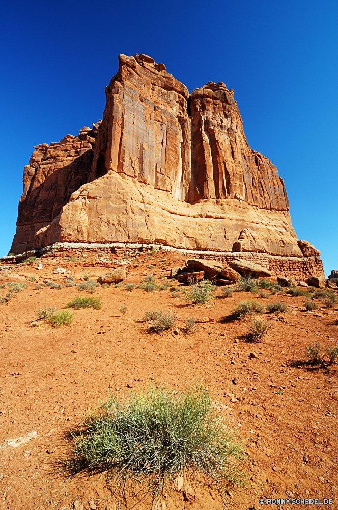 Arches National Park Lineal Sand Fels Wüste Stein Reisen Tourismus Landschaft Himmel Schlucht Sandstein Park Klippe Berg nationalen Backstein landschaftlich Wahrzeichen Denkmal Boden Antike Schrein Geschichte Urlaub Wildnis Felsen Erde Tal Gebäude Tourist Baumaterial im freien Pyramide im freien Bildung Geologie natürliche Wolken Aushöhlung alt geologische Ort der Anbetung Hügel berühmte Bögen Südwesten Berge Architektur Statue historischen Formationen Ehrfurcht Ruine Tempel Mesa Szenerie Orange Skulptur Steine Struktur Grab Butte Hügel Sommer trocken Schloss Turm Grab Ruine felsigen Westen Abenteuer historische Osten Platz Festung Farbe Fluss Sonne Arid Strand Wandern Panorama groß Landschaften Urlaub Bereich Kultur Kunst Ziel Stadt Umgebung Sonnenuntergang Sphinx Ausflug Verwurzelung Zivilisation Klippen Archäologie Knoll Meer majestätisch Reise Wärme ruler sand rock desert stone travel tourism landscape sky canyon sandstone park cliff mountain national brick scenic landmark monument soil ancient shrine history vacation wilderness rocks earth valley building tourist building material outdoors pyramid outdoor formation geology natural clouds erosion old geological place of worship hill famous arches southwest mountains architecture statue historic formations awe ruin temple mesa scenery orange sculpture stones structure grave butte hills summer dry castle tower tomb ruins rocky west adventure historical east place fortress color river sun arid beach hiking panoramic great scenics holiday area culture art destination city environment sunset sphinx excursion desolate civilization cliffs archeology knoll sea majestic trip heat