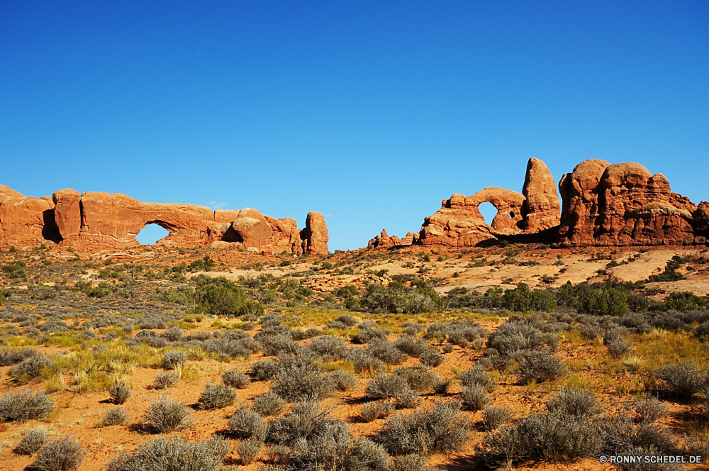 Arches National Park Wüste Sand Fels Landschaft Schlucht Reisen Himmel Berg Park Tal nationalen Sandstein Berge Aushöhlung Tourismus Stein Wolken Boden Wildnis Szenerie trocken im freien Westen Südwesten landschaftlich Darm-Trakt natürliche Erde im freien Land Orange Arid Klippe Düne Hügel Baum Felsen Formationen Denkmal Urlaub Bögen westliche Backstein Butte Land Mesa Bildung Straße Grand Horizont Sonne Landschaft Feld Geologie Pflanze Wandern Landschaften Baumaterial Schlucht Sommer heiß geologische Ehrfurcht Entwicklung des ländlichen Abenteuer Antike Wolke Sonnenuntergang Umgebung Hügel Bereich Wild Reise Wärme Wahrzeichen Wunder Kaktus Szene gelb ruhige Bäume Naher Osten Dürre Wanderung Ruine Gelände Aussicht Staaten Panorama Tourist Fluss Dach Turm Tag desert sand rock landscape canyon travel sky mountain park valley national sandstone mountains erosion tourism stone clouds soil wilderness scenery dry outdoor west southwest scenic tract natural earth outdoors land orange arid cliff dune hill tree rocks formations monument vacation arches western brick butte country mesa formation road grand horizon sun countryside field geology plant hiking scenics building material ravine summer hot geological awe rural adventure ancient cloud sunset environment hills area wild journey heat landmark wonder cactus scene yellow tranquil trees middle east drought hike ruin terrain vista states panoramic tourist river roof tower day