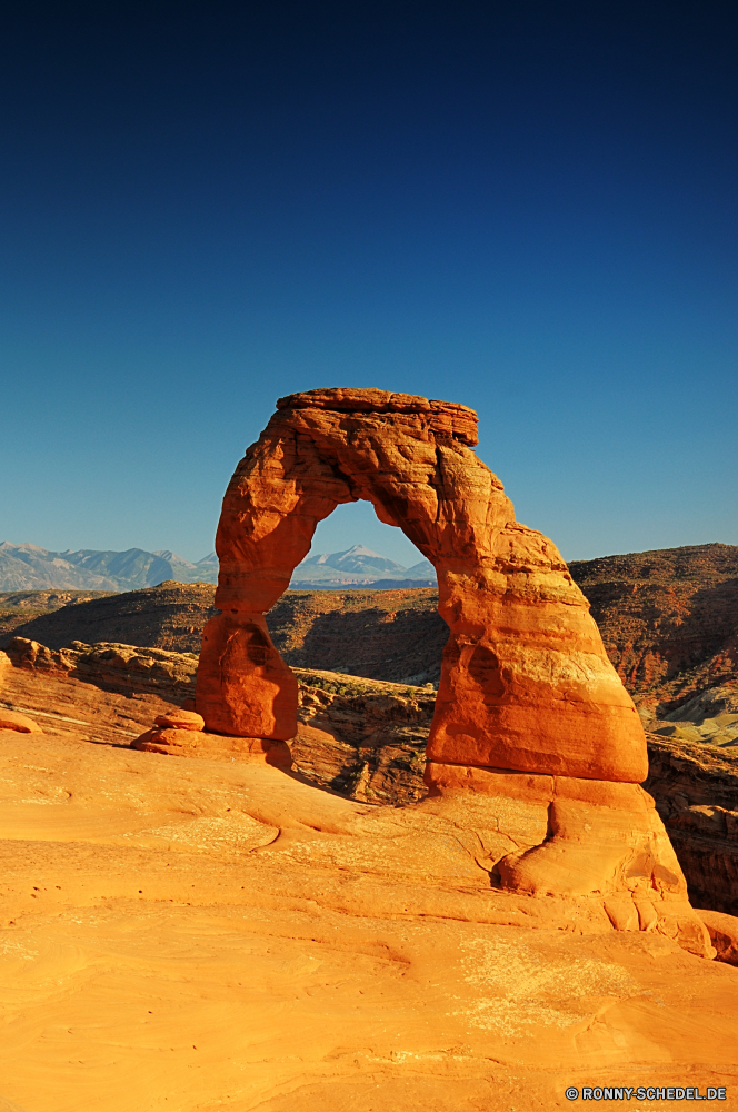 Arches National Park Fels Schlucht Wüste Schiff Landschaft Reisen Stein Sand Park nationalen Himmel Schiff Schiffswrack Sandstein Berg Wrack Tourismus Felsen Tal landschaftlich Handwerk Wolken Südwesten Klippe Bögen Aushöhlung Geologie Berge im freien im freien natürliche Wildnis Szenerie Backstein Formationen geologische Urlaub Westen Fahrzeug Antike Orange Sommer trocken Bildung Tourist Abenteuer Baum alt Wandern Landschaften Boden Baumaterial Arches Nationalpark Bogen Wahrzeichen Sonne Schlucht Struktur Erde Architektur Umgebung Geschichte Ruine berühmte Ruine in der Nähe Tag Süden Lineal Osten Denkmal Gebäude heiß Horizont Nationalpark Arid Wunder Gelände Aussicht Grand westliche Hügel Farbe Sonnenuntergang Meer rock canyon desert ship landscape travel stone sand park national sky vessel shipwreck sandstone mountain wreck tourism rocks valley scenic craft clouds southwest cliff arches erosion geology mountains outdoors outdoor natural wilderness scenery brick formations geological vacation west vehicle ancient orange summer dry formation tourist adventure tree old hiking scenics soil building material arches national park arch landmark sun ravine structure earth architecture environment history ruins famous ruin near day south ruler east monument building hot horizon national park arid wonder terrain vista grand western hill color sunset sea