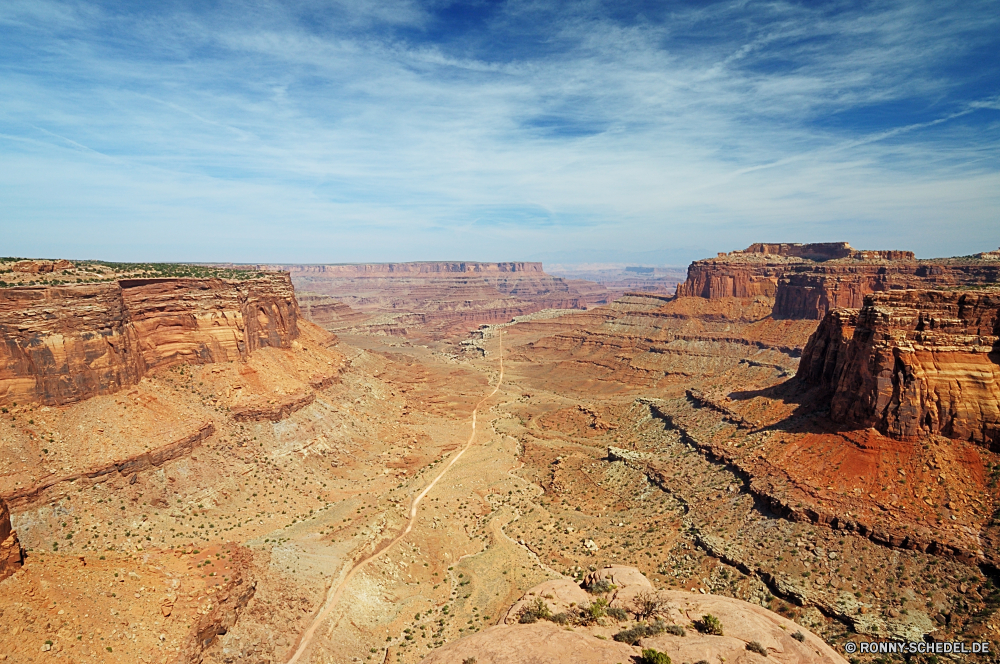 Canyonlands National Park Schlucht Tal Wüste Schlucht Backstein Fels Landschaft Park Baumaterial Sand Reisen natürliche depression Berg nationalen Himmel Stein Tourismus landschaftlich im freien im freien Südwesten Aushöhlung Geologie Klippe Berge Urlaub Felsen Sandstein Westen Wolken trocken Wildnis Grand Wahrzeichen Mesa natürliche Denkmal Orange Land Fluss geologische Tourist Wandern Abenteuer Butte Felge Arid Szenerie Umgebung Bildung Landschaften Formationen Horizont Staaten Wolke Straße Erde Wunder Hügel Sommer heiß Nationalpark Bereich sonnig Süden Wärme Baum Welt Ehrfurcht Bögen Gelände westliche Wild Antike Darm-Trakt Extreme Reise berühmte Wasser Boden Verwurzelung Klippen Spitze Panorama zeigen Vereinigte Ziel Sonne ruhige Sonnenuntergang Land canyon valley desert ravine brick rock landscape park building material sand travel natural depression mountain national sky stone tourism scenic outdoor outdoors southwest erosion geology cliff mountains vacation rocks sandstone west clouds dry wilderness grand landmark mesa natural monument orange land river geological tourist hiking adventure butte rim arid scenery environment formation scenics formations horizon states cloud road earth wonder hill summer hot national park area sunny south heat tree world awe arches terrain western wild ancient tract extreme journey famous water soil desolate cliffs peak panoramic point united destination sun tranquil sunset country