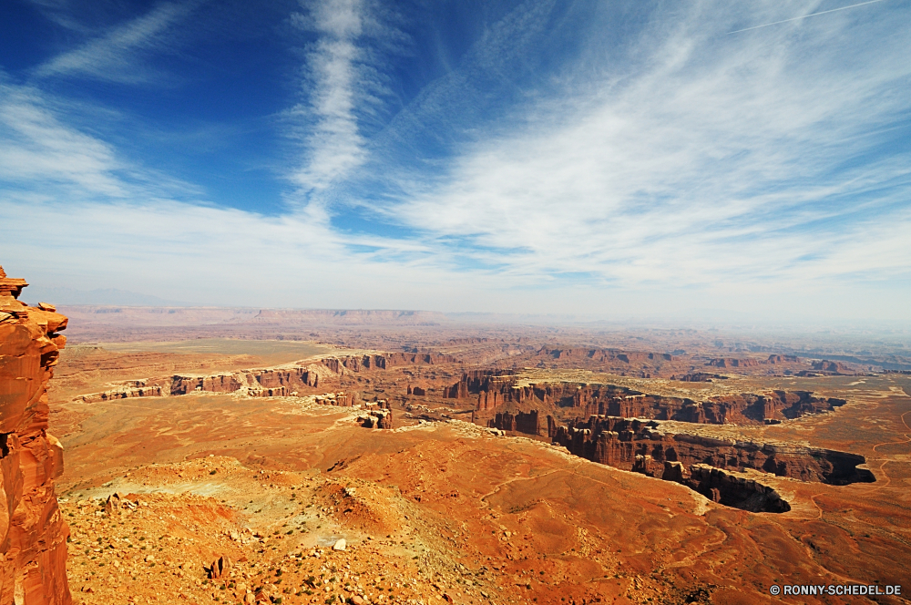 Canyonlands National Park Wüste Sand Landschaft Himmel Land Steppe Berg Reisen Reiner Schlucht Fels Düne Park trocken Berge Boden Tal Arid nationalen Wolken Hochland Tourismus im freien Erde landschaftlich Szenerie im freien Stein natürliche Sommer Horizont Hügel Extreme Wolke Sonnenuntergang heiß Bereich Wärme Gelände Bereich Felsen Wildnis Entwicklung des ländlichen Sonne Umgebung Baum Pflanze Feld gelb Szene Orange Gras Tag Klima Land Wild Landschaft Boden Straße Darm-Trakt Landschaften Abenteuer Urlaub Sonnenaufgang Aushöhlung Sandstein außerhalb niemand Geologie sonnig Sonnenlicht Hügel Westen majestätisch entfernten Ziel ruhige Wiese Knoll Herbst Staub Einsamkeit Breite leere Reise Reise bewölkt Sonnenschein Wetter Braun Erholung Bäume Frühling Südwesten Busch zeigen horizontale Pflanzen warm Wasser See Schlucht Tourist Schatten Urlaub Strand desert sand landscape sky land steppe mountain travel plain canyon rock dune park dry mountains soil valley arid national clouds highland tourism outdoor earth scenic scenery outdoors stone natural summer horizon hill extreme cloud sunset hot area heat terrain range rocks wilderness rural sun environment tree plant field yellow scene orange grass day climate country wild countryside ground road tract scenics adventure vacation sunrise erosion sandstone outside nobody geology sunny sunlight hills west majestic remote destination tranquil meadow knoll autumn dust solitude wide empty trip journey cloudy sunshine weather brown recreation trees spring southwest bush point horizontal plants warm water lake ravine tourist shadow holiday beach