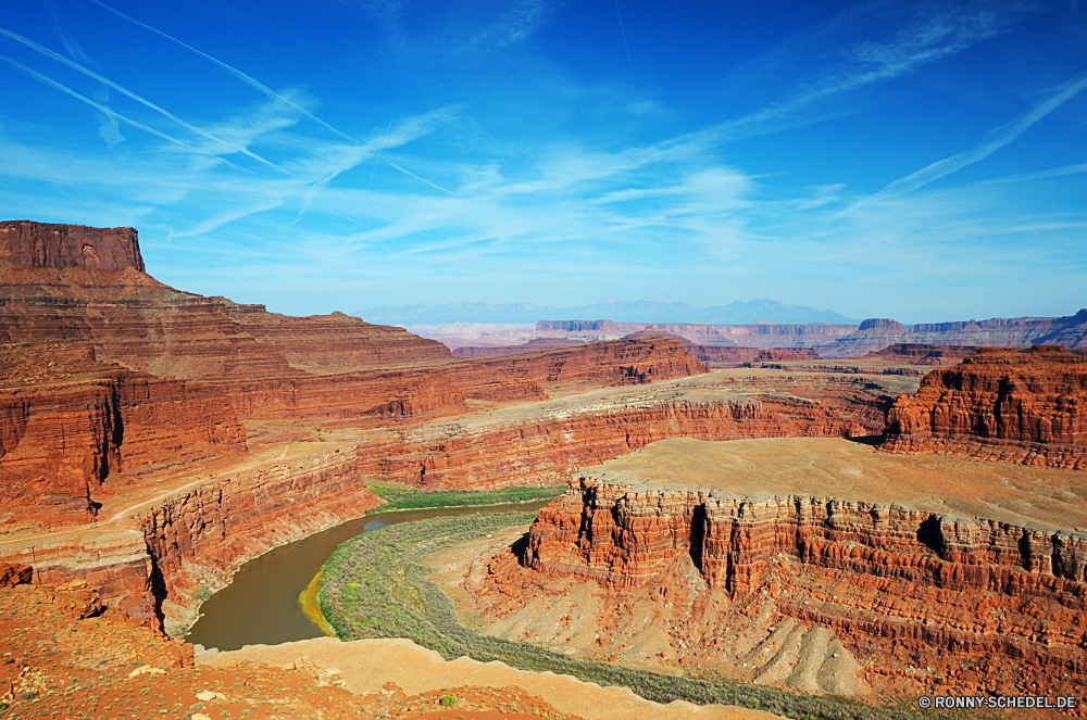 Canyonlands National Park Schlucht Schlucht Tal Wüste Fels Landschaft Park natürliche depression Sand Berg Reisen nationalen Berge Himmel Felge Stein landschaftlich Aushöhlung Grand Wolken im freien im freien Klippe Südwesten Geologie Felsen Urlaub Fluss Tourismus Orange Wandern Westen geologische Wahrzeichen Mesa Abenteuer Baum Tourist Sandstein Wunder Welt Süden Erde natürliche Boden Bildung Szenerie Wildnis Sonnenuntergang Land Wolke Darm-Trakt Formationen mir Aussicht Horizont trocken Landschaften Gelände Wasser Ausgrabung Sonnenaufgang Butte Klippen Extreme Denkmal gelb Umgebung Sonne Bögen Arid Wanderung Licht majestätisch bunte Nationalpark sonnig Spitze Bereich zeigen Farbe Bäume canyon ravine valley desert rock landscape park natural depression sand mountain travel national mountains sky rim stone scenic erosion grand clouds outdoor outdoors cliff southwest geology rocks vacation river tourism orange hiking west geological landmark mesa adventure tree tourist sandstone wonder world south earth natural soil formation scenery wilderness sunset land cloud tract formations mine vista horizon dry scenics terrain water excavation sunrise butte cliffs extreme monument yellow environment sun arches arid hike light majestic colorful national park sunny peak range point color trees