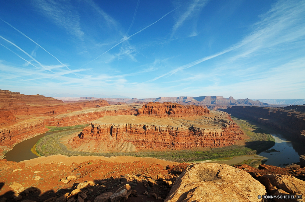 Canyonlands National Park Schlucht Wüste Landschaft Fels Berg Park Tal Hochland Reisen nationalen Sand Himmel Berge Stein Felsen im freien Bereich Schlucht Aushöhlung landschaftlich Tourismus Wolken im freien Grand Geologie Urlaub Felge Darm-Trakt Baum natürliche Orange Südwesten Wandern Klippe Westen Land Sandstein Szenerie trocken Tourist Abenteuer Sonnenuntergang Wildnis Formationen Sommer geologische Fluss Arid Bildung Wunder Wolke Gelände Wahrzeichen Landschaften natürliche depression Mesa Süden Pflanze Umgebung Düne Sonnenaufgang Aussicht Licht Erde sonnig Gras Horizont Bögen Boden Welt gelb Extreme Bereich Sonne Tag heiß Nationalpark felsigen friedliche Boden Wild Szene zeigen Feld bunte Klippen Ehrfurcht Wanderung außerhalb Breite Zustand bewölkt Hügel Wärme Erholung Entwicklung des ländlichen canyon desert landscape rock mountain park valley highland travel national sand sky mountains stone rocks outdoor range ravine erosion scenic tourism clouds outdoors grand geology vacation rim tract tree natural orange southwest hiking cliff west land sandstone scenery dry tourist adventure sunset wilderness formations summer geological river arid formation wonder cloud terrain landmark scenics natural depression mesa south plant environment dune sunrise vista light earth sunny grass horizon arches soil world yellow extreme area sun day hot national park rocky peaceful ground wild scene point field colorful cliffs awe hike outside wide state cloudy hill heat recreation rural