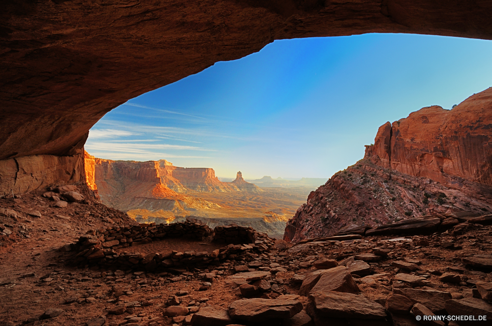 Canyonlands National Park Schlucht Schlucht Tal natürliche depression Fels nationalen Wüste Park Landschaft Berg Felge Aushöhlung Reisen Klippe landschaftlich Geologie Himmel Berge Stein Felsen Sand Grand Tourismus Südwesten Wandern Urlaub Westen Wolken Orange im freien im freien Wahrzeichen Wunder Mesa geologische Abenteuer Fluss Baum Tourist Welt Süden Szenerie Bildung Sandstein Aussicht Wildnis Nationalpark natürliche Bögen trocken Arid Landschaften Gelände felsigen Sonnenuntergang robuste bunte heiß Formationen Sommer Denkmal gelb Straße geologische formation canyon ravine valley natural depression rock national desert park landscape mountain rim erosion travel cliff scenic geology sky mountains stone rocks sand grand tourism southwest hiking vacation west clouds orange outdoor outdoors landmark wonder mesa geological adventure river tree tourist world south scenery formation sandstone vista wilderness national park natural arches dry arid scenics terrain rocky sunset rugged colorful hot formations summer monument yellow road geological formation