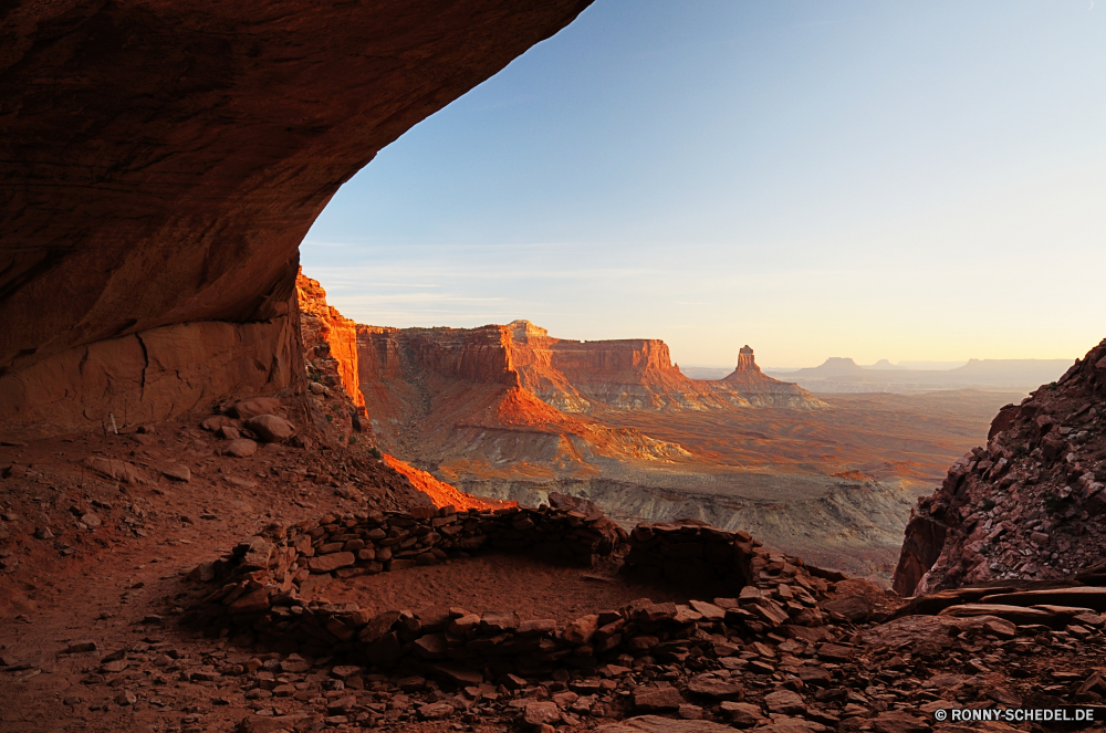 Canyonlands National Park Schlucht Schlucht Tal natürliche depression Fels Wüste nationalen Landschaft Felge Park Klippe Berg Reisen Aushöhlung Grand landschaftlich Berge Südwesten Sand Himmel Felsen Geologie Tourismus Stein Westen im freien Wandern Urlaub Orange Wahrzeichen geologische Abenteuer im freien Fluss Wolken Mesa Wunder Tourist Baum Welt Süden Sandstein Szenerie Bildung Aussicht Wildnis Sonnenuntergang Sonne Wolke natürliche Nationalpark Horizont Arid Landschaften Sonnenaufgang Licht bunte Klippen Bögen Gelände felsigen heiß trocken Formationen geologische formation Hügel Farbe Straße canyon ravine valley natural depression rock desert national landscape rim park cliff mountain travel erosion grand scenic mountains southwest sand sky rocks geology tourism stone west outdoor hiking vacation orange landmark geological adventure outdoors river clouds mesa wonder tourist tree world south sandstone scenery formation vista wilderness sunset sun cloud natural national park horizon arid scenics sunrise light colorful cliffs arches terrain rocky hot dry formations geological formation hill color road