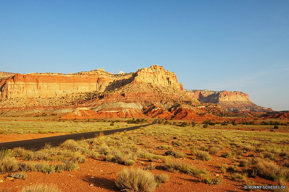 Capitol Reef National Park Schlucht Tal Schlucht Wüste Fels Landschaft Park Berg Reisen nationalen natürliche depression Berge Himmel Sand Stein Aushöhlung Tourismus Klippe Urlaub Südwesten Felsen im freien landschaftlich Sandstein Geologie im freien Westen Orange Wolken Grand geologische Wildnis Mesa Wandern natürliche Felge Baum Abenteuer Szenerie trocken Bildung Hochland Wahrzeichen Tourist Fluss Formationen Wunder Landschaften Bögen Arid Sonnenuntergang Straße Sommer Pflanze gelb Kaktus Denkmal sonnig Bereich Darm-Trakt Umgebung Aussicht Welt Bereich Butte Erholung Land Wolke Sonnenaufgang Sonne Verwurzelung Klippen Ehrfurcht Gelände Spitze Licht Tag Reise Süden Hügel friedliche Horizont Wasser Entwicklung des ländlichen bunte Nationalpark Zustand heiß canyon valley ravine desert rock landscape park mountain travel national natural depression mountains sky sand stone erosion tourism cliff vacation southwest rocks outdoor scenic sandstone geology outdoors west orange clouds grand geological wilderness mesa hiking natural rim tree adventure scenery dry formation highland landmark tourist river formations wonder scenics arches arid sunset road summer plant yellow cactus monument sunny range tract environment vista world area butte recreation land cloud sunrise sun desolate cliffs awe terrain peak light day journey south hill peaceful horizon water rural colorful national park state hot