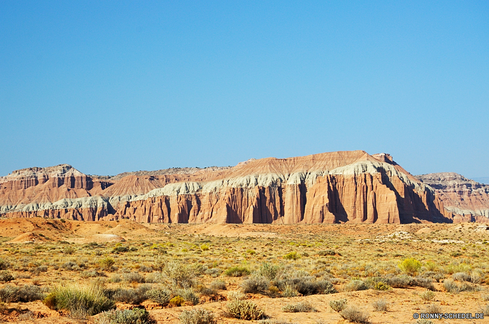 Capitol Reef National Park - Cathedral Valley Knoll Landschaft Heu Himmel Wüste Berg Futter Megalith Feld Entwicklung des ländlichen Land Feed Park Gedenkstätte Gras Baum Sommer Bauernhof im freien im freien Berge Struktur Landwirtschaft Landschaft Reisen Land nationalen Hügel Tal Szene Sand landschaftlich Fels Wiese Wildnis Wolke Szenerie trocken Pflanze Bäume Umgebung Wald Essen natürliche Weizen Wolken Reiner gelb Stein Horizont Saison Bereich Ernte Steppe Spitze Wild England Ernte Düne Wetter Straße Arid Gelände Aussicht Ranch Landschaften außerhalb niemand Schlucht bewölkt Tourismus Insel Herbst Tag Wanderung Geologie Hügel Stroh entfernten Bereich Felsen Urlaub friedliche Wahrzeichen Sonnenlicht Klippe knoll landscape hay sky desert mountain fodder megalith field rural land feed park memorial grass tree summer farm outdoors outdoor mountains structure agriculture countryside travel country national hill valley scene sand scenic rock meadow wilderness cloud scenery dry plant trees environment forest food natural wheat clouds plain yellow stone horizon season range crop steppe peak wild england harvest dune weather road arid terrain vista ranch scenics outside nobody canyon cloudy tourism island autumn day hike geology hills straw remote area rocks vacation peaceful landmark sunlight cliff