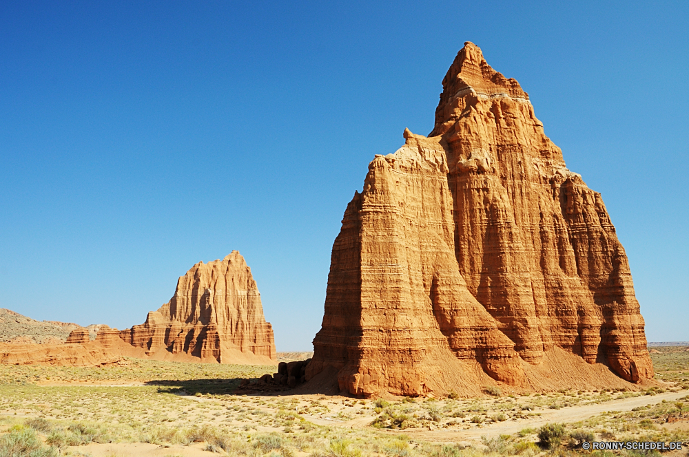 Capitol Reef National Park - Cathedral Valley Fels Wüste Sandstein Stein Lineal Reisen Landschaft Tourismus Park Himmel nationalen Sand Berg Pyramide Schlucht Felsen Klippe landschaftlich Wildnis Bildung Wolken Antike natürliche Formationen Bögen im freien Urlaub Geschichte Denkmal Geologie Tal Aushöhlung Grab Hügel im freien Südwesten Wahrzeichen Steine Berge Ehrfurcht alt Szenerie Landschaften berühmte geologische Tourist Butte Mesa Aussicht Bereich Tempel Architektur Statue Backstein Land historischen reservieren Hügel Panorama Reise Ziel Kultur Platz Gebäude Westen Struktur Arid Ruine Farbe Tag Bogen Sommer Klippen Touristische Ruine Staaten Wandern Szene Mauer Baumaterial Baum Spalte Grab Nationalpark Abfälle westliche Orange Extreme Vereinigte Land Reise trocken Umgebung friedliche Kunst Sonnenuntergang Turm Meer Skulptur rock desert sandstone stone ruler travel landscape tourism park sky national sand mountain pyramid canyon rocks cliff scenic wilderness formation clouds ancient natural formations arches outdoor vacation history monument geology valley erosion grave hill outdoors southwest landmark stones mountains awe old scenery scenics famous geological tourist butte mesa vista area temple architecture statue brick land historic reserve hills panoramic trip destination culture place building west structure arid ruin color day arch summer cliffs touristic ruins states hiking scene wall building material tree column tomb national park waste western orange extreme united country journey dry environment peaceful art sunset tower sea sculpture