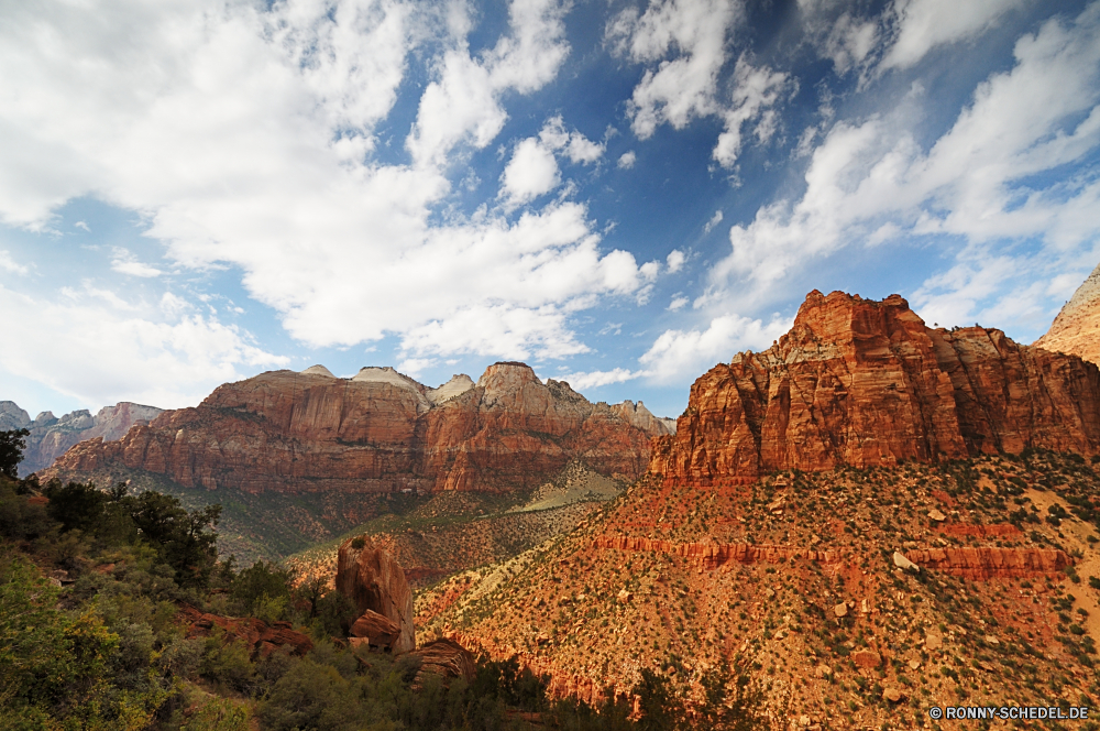 Zion National Park Schlucht Tal Landschaft Berg Wüste Schlucht Fels Park nationalen Himmel Berge Bereich Reisen landschaftlich Klippe Knoll Geologie Tourismus im freien Aushöhlung Stein Südwesten Felsen Hochland natürliche depression Sandstein Bildung Baum Wildnis Urlaub Sand Szenerie im freien Wolken Wahrzeichen Grand Wandern Orange natürliche Bäume geologische Westen Mesa Tourist Abenteuer Felge Fluss Wunder Land Panorama Hügel trocken Kaktus Sonnenuntergang Aussicht Herbst Süden Straße Gelände Spitze Wanderung Wald bunte Umgebung Butte Formationen Nationalpark Arid gelb Sommer friedliche Wasser Pflanze Bögen Wolke sonnig felsigen Panorama Landschaften Reise geologische formation Horizont Erholung hell Welt canyon valley landscape mountain desert ravine rock park national sky mountains range travel scenic cliff knoll geology tourism outdoors erosion stone southwest rocks highland natural depression sandstone formation tree wilderness vacation sand scenery outdoor clouds landmark grand hiking orange natural trees geological west mesa tourist adventure rim river wonder land panorama hill dry cactus sunset vista autumn south road terrain peak hike forest colorful environment butte formations national park arid yellow summer peaceful water plant arches cloud sunny rocky panoramic scenics trip geological formation horizon recreation bright world