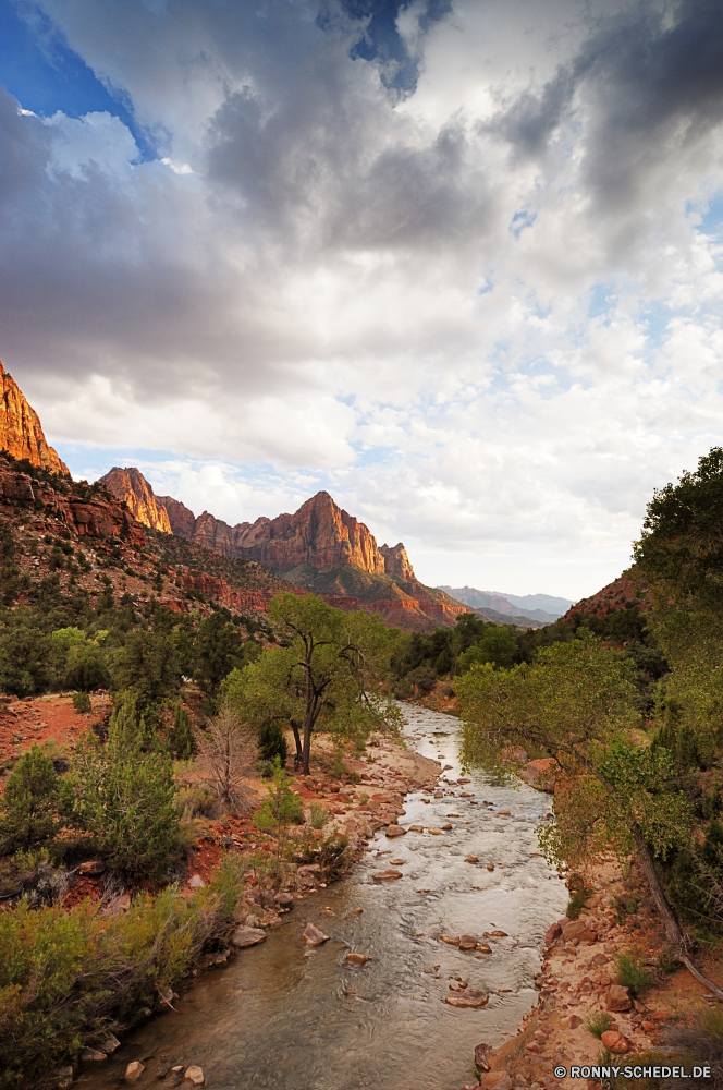 Zion National Park Schlucht Tal Landschaft Schlucht Berg Park Fels Himmel Reisen nationalen Berge Tourismus Wüste Schloss Klippe Baum Wolken Stein landschaftlich Fluss im freien Felsen Tourist Aushöhlung natürliche depression Südwesten Befestigung im freien Urlaub Geologie Wandern Felge Szenerie Bäume Wildnis Abenteuer Wahrzeichen Westen Sandstein Sand Orange Defensive Struktur geologische Wald Wunder Mesa Grand natürliche Hügel Hochland Sommer Wolke Bildung Palast Herbst Struktur Umgebung Hügel Welt Wasser Bereich Spitze Süden Straße Landschaften Panorama Land Mauer fallen Pflanze Gras See Schnee Aussicht majestätisch Antike Busch bunte trocken Gebäude Tag Farbe Panorama Pfad Reise Turm ruhige Erholung Geschichte Entwicklung des ländlichen canyon valley landscape ravine mountain park rock sky travel national mountains tourism desert castle cliff tree clouds stone scenic river outdoors rocks tourist erosion natural depression southwest fortification outdoor vacation geology hiking rim scenery trees wilderness adventure landmark west sandstone sand orange defensive structure geological forest wonder mesa grand natural hill highland summer cloud formation palace autumn structure environment hills world water range peak south road scenics panorama land wall fall plant grass lake snow vista majestic ancient bush colorful dry building day color panoramic path trip tower tranquil recreation history rural