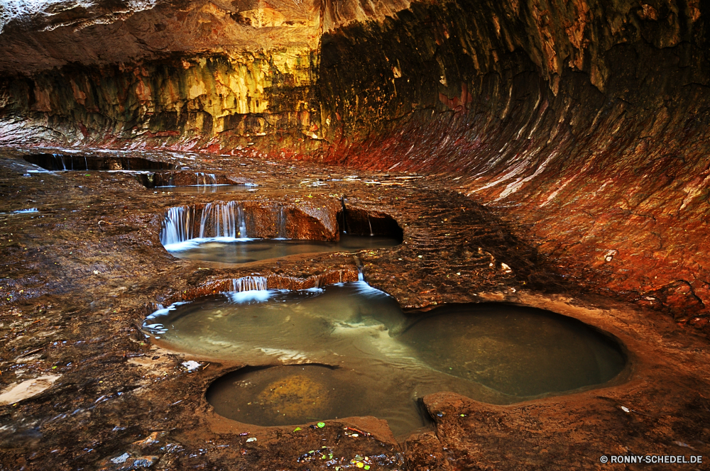 Zion National Park Höhle Fels geologische formation Schlucht Wasser Landschaft Fluss Reisen Stein Tourismus Park landschaftlich Loch nationalen Berg Felsen Wasserfall Tal Klippe im freien Sandstein Struktur Brunnen natürliche Geologie Himmel Sand Creek Stream Wüste Urlaub Farbe im freien Wildnis Frühling Orange felsigen Umgebung Berge fällt fallen Bildung Wandern Baum Steine Wald alt Wahrzeichen Kaskade Wanderung Erde Denkmal Reflexion Ökologie friedliche bunte Licht gelb Szenerie Sonnenuntergang Textur Sommer Extreme Mauer Abenteuer Jahrgang nass Flüsse Aushöhlung Wild Schlucht See im Alter von Kiefer Urlaub Antike Westen fallen Grunge Muster dunkel Pflanze Braun Rau Tag cave rock geological formation canyon water landscape river travel stone tourism park scenic hole national mountain rocks waterfall valley cliff outdoor sandstone structure fountain natural geology sky sand creek stream desert vacation color outdoors wilderness spring orange rocky environment mountains falls fall formation hiking tree stones forest old landmark cascade hike earth monument reflection ecology peaceful colorful light yellow scenery sunset texture summer extreme wall adventure vintage wet rivers erosion wild ravine lake aged pine holiday ancient west falling grunge pattern dark plant brown rough day