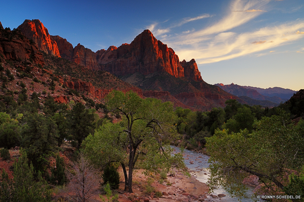 Zion National Park Schlucht Tal Berg Landschaft Park nationalen Schlucht Berge Fels Himmel Wüste Reisen landschaftlich Baum Wolken Stein Tourismus Aushöhlung Wandern im freien Geologie Klippe Felsen Wildnis Fluss Urlaub Felge Südwesten Bereich geologische natürliche depression Orange im freien Abenteuer Tourist Grand Westen Schloss Sand Wunder Wahrzeichen Bäume Szenerie Befestigung Mesa Wald Sandstein Welt Spitze Sommer Defensive Struktur Süden natürliche Bildung Wasser Umgebung Straße Wolke Palast Wild Aussicht Hochland See Panorama Hügel Sonnenuntergang friedliche Schnee Struktur Wanderweg Sonne fallen Erholung Herbst außerhalb Reise geologische formation Gras Entwicklung des ländlichen canyon valley mountain landscape park national ravine mountains rock sky desert travel scenic tree clouds stone tourism erosion hiking outdoors geology cliff rocks wilderness river vacation rim southwest range geological natural depression orange outdoor adventure tourist grand west castle sand wonder landmark trees scenery fortification mesa forest sandstone world peak summer defensive structure south natural formation water environment road cloud palace wild vista highland lake panorama hill sunset peaceful snow structure trail sun fall recreation autumn outside trip geological formation grass rural