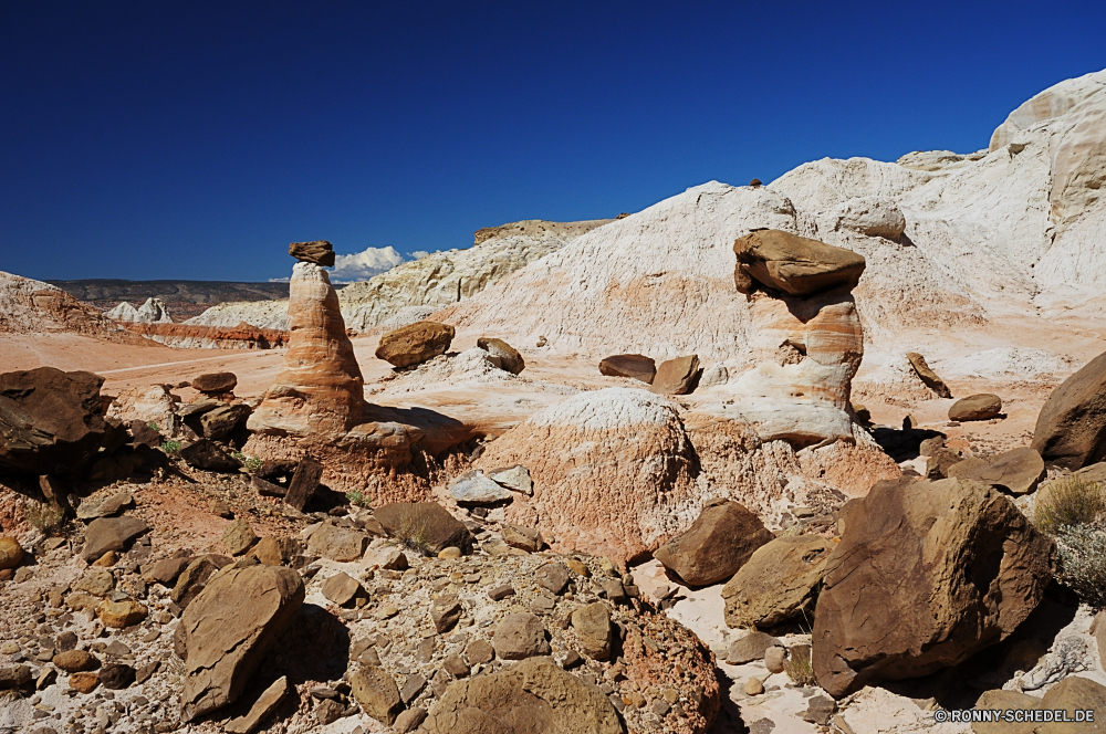 Toadstool Hoodoos Backstein Fels Stein Baumaterial Wüste Landschaft Reisen Himmel Berg Sand Sandstein Park Schlucht Klippe Tourismus Felsen nationalen Berge Wildnis landschaftlich Hügel Geologie im freien Antike natürliche Formationen im freien Geschichte Wolken alt Bildung Tal Urlaub Steine Bögen Szenerie Landschaften trocken Tourist Ehrfurcht Bereich Gebäude Struktur Aushöhlung Arid Wahrzeichen Architektur Panorama Ziel Mauer Denkmal Südwesten Farbe Land Abenteuer Hochland Tag historischen Schloss Ruine Ruine reservieren Hügel Sonne Reise Sonnenlicht geologische Bereich felsigen Baum Linie Sommer Turm Knoll ruhige Grab Stille Gelände Wolke Festung Wandern Orange Extreme Attraktion heiß historische Osten berühmte Wärme Schnee Land Urlaub brick rock stone building material desert landscape travel sky mountain sand sandstone park canyon cliff tourism rocks national mountains wilderness scenic hill geology outdoor ancient natural formations outdoors history clouds old formation valley vacation stones arches scenery scenics dry tourist awe area building structure erosion arid landmark architecture panoramic destination wall monument southwest color land adventure highland day historic castle ruins ruin reserve hills sun journey sunlight geological range rocky tree line summer tower knoll tranquil grave silence terrain cloud fortress hiking orange extreme attraction hot historical east famous heat snow country holiday