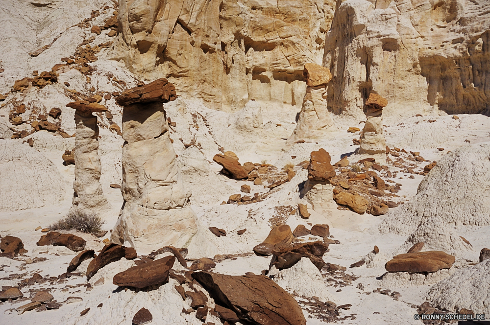 Toadstool Hoodoos Cliff-Wohnung Wohnung Gehäuse Struktur Schlucht Fels Klippe Wüste Stein Geologie Park Sandstein Aushöhlung nationalen geologische formation Textur Landschaft Rau alt Sand natürliche Mauer Reisen Oberfläche texturierte im freien Muster Felsen Berg Berge Braun Formationen schmutzig trocken Klippen Gelände Extreme Tal Verwittert Antike Erde Wildnis landschaftlich Schlucht Arid Baum Bildung Material Orange Südwesten Umgebung einzigartige Grunge Himmel Wahrzeichen im freien geknackt Schichten leere Höhle Holz im Alter von Tourismus Hintergründe Antik Farbe Formen Hoodoo Trockenheit Boden ungewöhnliche Gebäude Fleck veraltet Steine Tapete Land Licht Schließen Hoodoos geologische Nationalpark chaotisch Verfall Rost dunkel Eisen Jahrgang Urlaub Detail Szenerie Geschichte Fluss Backstein Sommer cliff dwelling dwelling housing structure canyon rock cliff desert stone geology park sandstone erosion national geological formation texture landscape rough old sand natural wall travel surface textured outdoors pattern rocks mountain mountains brown formations dirty dry cliffs terrain extreme valley weathered ancient earth wilderness scenic ravine arid tree formation material orange southwest environment unique grunge sky landmark outdoor cracked layers empty cave wood aged tourism backgrounds antique color shapes hoodoo dryness soil unusual building stain obsolete stones wallpaper land light close hoodoos geological national park messy decay rust dark iron vintage vacation detail scenery history river brick summer