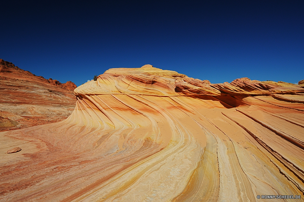 The Wave Sand Boden Erde Wüste Düne Landschaft Reisen trocken Schlucht Fels Himmel Sandstein natürliche Orange landschaftlich Park Arid Geologie heiß im freien Tal Sonne Berg gelb Welle im freien Sommer nationalen Abenteuer Stein Hügel Baum Aushöhlung Muster Tourismus Textur Szenerie Wildnis Land Dünen Formationen Braun Farbe sandigen Berge Horizont Sonnenuntergang Schatten Gelände Wandern Extreme Landschaften Wärme Kurve Denkmal niemand Umgebung Südwesten Klippe Szene Klima Felsen Wolken Urlaub ruhige Licht Sonnenlicht Maroc texturierte Verwurzelung Bildung Antike Einsamkeit Kurven Hintergründe Geschichte sand soil earth desert dune landscape travel dry canyon rock sky sandstone natural orange scenic park arid geology hot outdoor valley sun mountain yellow wave outdoors summer national adventure stone hill tree erosion pattern tourism texture scenery wilderness land dunes formations brown color sandy mountains horizon sunset shadow terrain hiking extreme scenics heat curve monument nobody environment southwest cliff scene climate rocks clouds vacation tranquil light sunlight hummock textured desolate formation ancient solitude curves backgrounds history