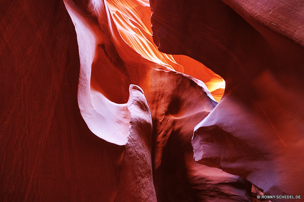 Upper and Lower Antalope Canyon Schlucht Schlucht Tal natürliche depression Antilope Steckplatz Licht Orange Sand Fels Sandstein Höhle Aushöhlung Wüste Seite Muster gelb Textur Stein Farbe Südwesten Geologie erodiert schwarz Kurve Welle in der Nähe Landschaft Mode dunkel Mysterium Flamme Eleganz bunte Körper niedrigere Schließen closeup natürliche Hintergrund Kleidung Wirkung glatte Seide Blütenblatt obere Reisen Bewegung Tourismus Kleid weiche Schatten Tanz schmale Bildung Blume ziemlich glühend Fraktal im freien sinnlich Stil sexy Kunst Tänzer Antilope canyon Höhle befindet sich geologische Erotik Arid künstlerische Modell 3D tief Studio Energie Form trocken Land Windung schlank Sonne Material glänzend canyon ravine valley natural depression antelope slot light orange sand rock sandstone cave erosion desert page pattern yellow texture stone color southwest geology eroded black curve wave near landscape fashion dark mystery flame elegance colorful body lower close closeup natural backdrop clothing effect smooth silk petal upper travel motion tourism dress soft shadow dance narrow formation flower pretty glowing fractal outdoors sensual style sexy art dancer antelope canyon cavern located geological erotic arid artistic model 3d deep studio energy shape dry land swirl slim sun material shiny