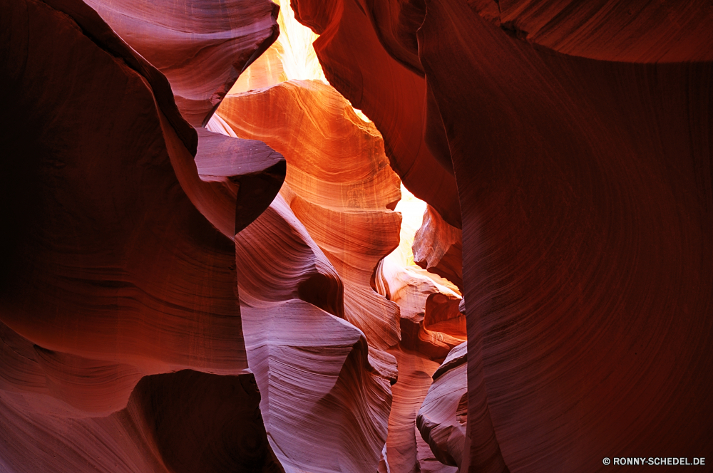 Upper and Lower Antalope Canyon Schlucht Schlucht Antilope Tal Steckplatz Orange Sand Sandstein Fels Höhle Wüste Aushöhlung Seite Stein Geologie Südwesten Person Licht natürliche depression erodiert gelb Farbe Landschaft natürliche attraktive niedrigere in der Nähe ziemlich Muster Welle sexy Mysterium Porträt Menschen bunte Dame Reisen Höhle obere schmale Lüfter Textur Mönch Modell geologische Bildung Tourismus Bett Körper Erwachsener Mode im freien Kurve Erotik Anhänger sinnlich schwarz Arid Haare heiß trocken dunkel menschliche glatte Tänzer Antilope canyon Haut befindet sich felsigen tief Gesundheit einzigartige Form glühend Mann Land Sonne Performer auf der Suche Schatten Liebe canyon ravine antelope valley slot orange sand sandstone rock cave desert erosion page stone geology southwest person light natural depression eroded yellow color landscape natural attractive lower near pretty pattern wave sexy mystery portrait people colorful lady travel cavern upper narrow fan texture monk model geological formation tourism bed body adult fashion outdoors curve erotic follower sensual black arid hair hot dry dark human smooth dancer antelope canyon skin located rocky deep health unique form glowing man land sun performer looking shadow love