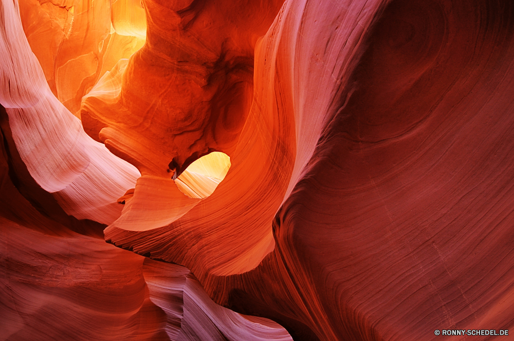 Upper and Lower Antalope Canyon Schlucht Schlucht Tal natürliche depression Antilope Licht Muster Kurve Fraktal Digital Fels Farbe Sandstein Textur Steckplatz Sand Orange Wüste Welle Wirkung künstlerische Höhle Aushöhlung Grafik Seite bunte Gestaltung Stein Bewegung Geologie dunkel gelb Form Strömung Kunst erodiert glatte Linien Abstraktion fließende Weichzeichnen generiert glühend Südwesten Landschaft Tapete Form Windung futuristische Energie Element niedrigere weiche Mysterium Texturen Bewegung Flamme Detail geologische in der Nähe Render natürliche schmale Fantasie Bildung 3D dynamische Reisen Grafiken heiß Raum Streifen Hintergrund Faser Kontrast Strahl Glühen hell Höhle obere moderne Hintergründe Mischung Schicht schwarz beleuchtete glänzend Linie Kreativität trocken macht dekorative im freien Stil Formationen Farben Arid Computer tief Stoff Effekte Tourismus faserig geheimnisvolle Erstellung Mauer Rauch Wärme Sonne landschaftlich canyon ravine valley natural depression antelope light pattern curve fractal digital rock color sandstone texture slot sand orange desert wave effect artistic cave erosion graphic page colorful design stone motion geology dark yellow shape flow art eroded smooth lines abstraction flowing blur generated glowing southwest landscape wallpaper form swirl futuristic energy element lower soft mystery textures movement flame detail geological near render natural narrow fantasy formation 3d dynamic travel graphics hot space streak backdrop fiber contrast ray glow bright cavern upper modern backgrounds blend layer black illuminated shiny line creativity dry power decorative outdoors style formations colors arid computer deep fabric effects tourism fibrous mysterious creation wall smoke heat sun scenic