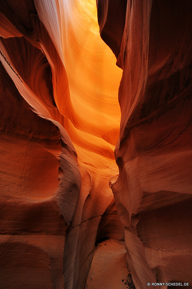 Upper and Lower Antalope Canyon Schlucht Schlucht Tal natürliche depression Antilope Sand Sandstein Fels Licht Wüste Steckplatz Orange Höhle Aushöhlung Stein Farbe Seite Südwesten Geologie Muster gelb Textur bunte Kurve erodiert Landschaft künstlerische Welle Wirkung Digital dunkel in der Nähe Reisen schmale Fraktal Gestaltung niedrigere Mysterium natürliche Flamme Grafik Bewegung geologische Bildung glühend glatte Kunst Tapete Sonne Wärme Strahl glänzend trocken Strömung heiß Höhle Hintergrund futuristische obere Arid Form Weichzeichnen macht Fantasie weiche im freien Nacht landschaftlich tief Mauer Phantasie Texturen dynamische schwarz fließende Energie generiert warm Tourismus Hintergründe Linien Schatten befindet sich Formationen felsigen einzigartige Abstraktion Feuer Element Land Windung Detail hell Farben canyon ravine valley natural depression antelope sand sandstone rock light desert slot orange cave erosion stone color page southwest geology pattern yellow texture colorful curve eroded landscape artistic wave effect digital dark near travel narrow fractal design lower mystery natural flame graphic motion geological formation glowing smooth art wallpaper sun heat ray shiny dry flow hot cavern backdrop futuristic upper arid shape blur power fantasy soft outdoors night scenic deep wall imagination textures dynamic black flowing energy generated warm tourism backgrounds lines shadow located formations rocky unique abstraction fire element land swirl detail bright colors