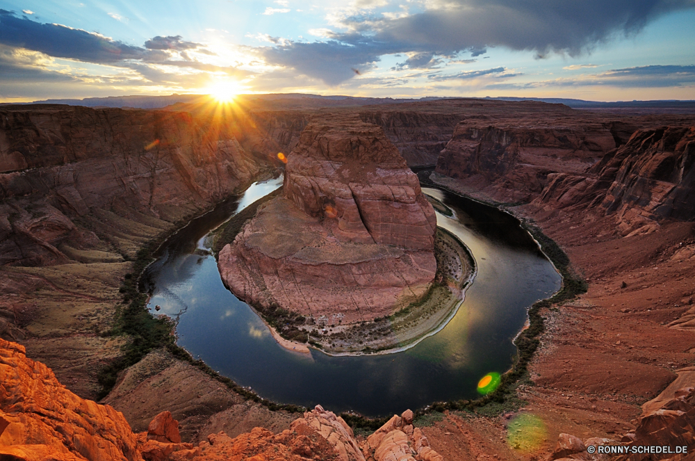 Horseshoe Bend Krater natürliche depression geologische formation Berg Landschaft Himmel Reisen Fels Berge Vulkan Sand Wüste Sonnenuntergang landschaftlich Wolken Sonnenaufgang Wolke im freien Tal Park Tourismus Sommer Hügel Stein Szenerie Land Schlucht im freien Horizont natürliche nationalen Wandern Entwicklung des ländlichen Szene Wasser Straße Felsen Umgebung Sonne hoch vulkanische Geologie Abenteuer natürliche Höhe Gras Hügel Spitze Land Urlaub Orange Licht See Morgenröte Klippe Baum Wildnis trocken Wetter Aushöhlung Erde Gelände gelb Farbe Wärme Boden sonnig 'Nabend Rauch Saison Landschaft Feld Fluss Schnee Südwesten Sturm Boden Wild Dämmerung Panorama Reise bewölkt heiß am Morgen Lava Frühling Wandern Wanderung Grand felsigen Westen bunte Reise dunkel Ökologie Insel Strand aktive Sonnenlicht Eruption Tag Meer niemand Wiese crater natural depression geological formation mountain landscape sky travel rock mountains volcano sand desert sunset scenic clouds sunrise cloud outdoor valley park tourism summer hill stone scenery land canyon outdoors horizon natural national hiking rural scene water road rocks environment sun high volcanic geology adventure natural elevation grass hills peak country vacation orange light lake dawn cliff tree wilderness dry weather erosion earth terrain yellow color heat soil sunny evening smoke season countryside field river snow southwest storm ground wild dusk panorama journey cloudy hot morning lava spring trekking hike grand rocky west colorful trip dark ecology island beach active sunlight eruption day sea nobody meadow