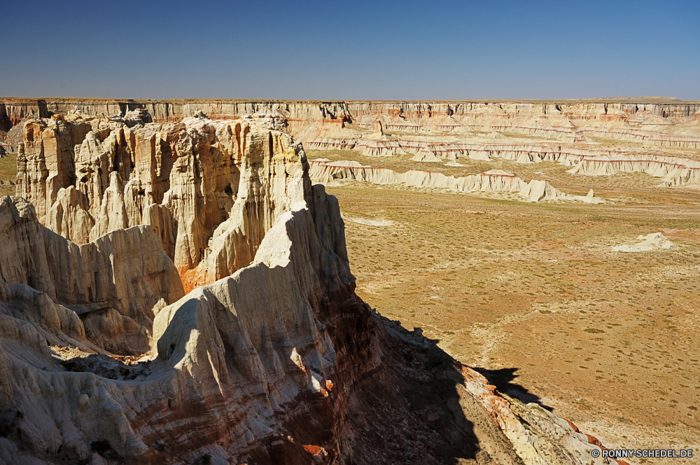 Coal Mine Canyon Schlucht Schlucht Tal Klippe Fels Landschaft Park geologische formation natürliche depression nationalen Wüste Aushöhlung Reisen Geologie landschaftlich Felsen Berg Berge Stein Sandstein Himmel Sand Urlaub Tourismus Südwesten im freien Orange im freien Wahrzeichen Wolken Szenerie Baum Grand Wandern Abenteuer Wildnis Formationen Bildung Aussicht Tourist geologische Gelände Fluss Hoodoos Klippen natürliche Felge bunte Sommer Umgebung Hoodoo Wanderung zeigen Westen Landschaften einzigartige Szene trocken Farbe Küste Mesa Wunder felsigen Extreme tief Reise Formen Süden Hügel Wasser friedliche Amphitheater Arid Sonnenaufgang Erde Bäume Turmspitzen Meer hoch sonnig Ziel Land canyon ravine valley cliff rock landscape park geological formation natural depression national desert erosion travel geology scenic rocks mountain mountains stone sandstone sky sand vacation tourism southwest outdoor orange outdoors landmark clouds scenery tree grand hiking adventure wilderness formations formation vista tourist geological terrain river hoodoos cliffs natural rim colorful summer environment hoodoo hike point west scenics unique scene dry color coast mesa wonder rocky extreme deep trip shapes south hill water peaceful amphitheater arid sunrise earth trees spires sea high sunny destination land