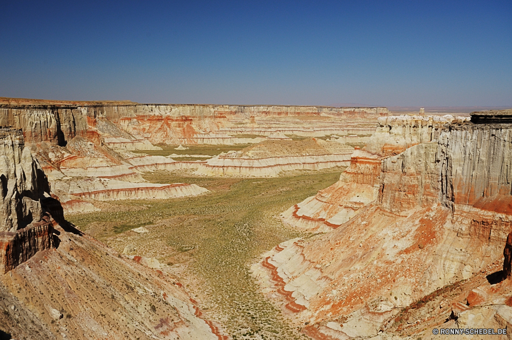 Coal Mine Canyon Schlucht Wüste Tal Schlucht Landschaft Fels Park Reisen nationalen Sand Berg Himmel im freien landschaftlich Stein Tourismus natürliche depression Klippe Südwesten Backstein Fluss Geologie Urlaub Berge Wolken Aushöhlung Grand Sandstein im freien Felsen Baumaterial Westen Tourist natürliche Darm-Trakt trocken Felge Wahrzeichen Orange Abenteuer Mesa geologische Wunder Wandern Extreme Ziel Land Denkmal Welt Arid Bildung Baum Wildnis Horizont Landschaften Antike Wolke Süden Boden Szenerie entfernten Straße Butte Formationen geologische formation Toten westliche Wasser Tag sonnig zeigen Erde Mauer Sonnenuntergang Klippen Wild Gelände Staaten Sommer majestätisch heiß Sonnenaufgang See canyon desert valley ravine landscape rock park travel national sand mountain sky outdoors scenic stone tourism natural depression cliff southwest brick river geology vacation mountains clouds erosion grand sandstone outdoor rocks building material west tourist natural tract dry rim landmark orange adventure mesa geological wonder hiking extreme destination land monument world arid formation tree wilderness horizon scenics ancient cloud south soil scenery remote road butte formations geological formation dead western water day sunny point earth wall sunset cliffs wild terrain states summer majestic hot sunrise lake