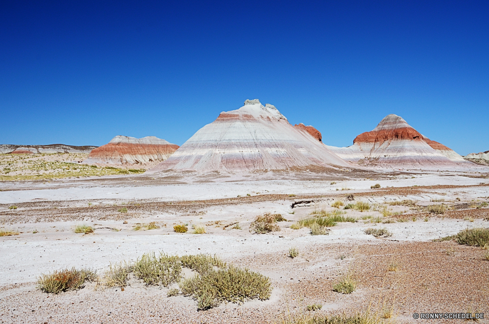 Petrified Forest National Park Sand Wüste Düne Landschaft Hochland Reisen Himmel Berg Fels Tourismus Boden Stein im freien Erde Pyramide trocken Land Park Sommer landschaftlich Hügel Geschichte im freien Denkmal Sonne Wolken Berge Antike nationalen Schlucht Wahrzeichen Abenteuer Sandstein natürliche Wildnis Tourist Szenerie Reise Urlaub Horizont heiß Wärme sonnig Pharao Spitze Orange Grab Felsen Wolke Straße Schnee Land Wandern Entwicklung des ländlichen Vulkan Extreme niemand Tal Arid einsam Panorama groß Landschaften hoch berühmte gelb Bereich alt Sonnenlicht Pyramiden Grab Archäologie Architektur Darm-Trakt historische Ziel Osten Hövel Umgebung Sonnenuntergang Gletscher Urlaub Dürre Wild Wanderung Ruine Geologie sandigen Aussicht Hügel Klippe außerhalb Kultur Reiner Reise Freizeit Einsamkeit Nach oben Braun Steppe Tag sand desert dune landscape highland travel sky mountain rock tourism soil stone outdoors earth pyramid dry land park summer scenic hill history outdoor monument sun clouds mountains ancient national canyon landmark adventure sandstone natural wilderness tourist scenery journey vacation horizon hot heat sunny pharaoh peak orange grave rocks cloud road snow country hiking rural volcano extreme nobody valley arid lonely panoramic great scenics high famous yellow range old sunlight pyramids tomb archeology architecture tract historical destination east hovel environment sunset glacier holiday drought wild hike ruin geology sandy vista hills cliff outside culture plain trip leisure solitude top brown steppe day