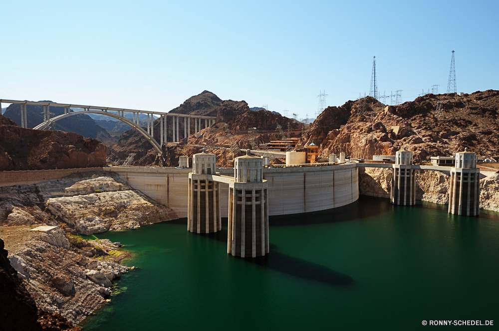 Hoover Dam Dam Barrier Obstruktion Struktur Wasser Fluss Architektur Gebäude Reisen Brücke Himmel Stadt Tourismus Landschaft Meer Boot landschaftlich Ozean Haus See Urlaub Wahrzeichen Stadt Reflexion Urban Schiff Bucht Insel Szenerie Wolken Tourist Dock Stadtansicht Anlegestelle Kanal Umgebung Hafen im freien alt Szene Urlaub Straße Küste Beton macht historischen Sommer Turm Nacht Boote Attraktion Bau Strand berühmte Transport Bäume Kai Wolke Hafen Angeln Stein Gebäude Ufer Straße Licht Verkehr ruhige Berg dam barrier obstruction structure water river architecture building travel bridge sky city tourism landscape sea boat scenic ocean house lake vacation landmark town reflection urban ship bay island scenery clouds tourist dock cityscape pier canal environment harbor outdoors old scene holiday road coast concrete power historic summer tower night boats attraction construction beach famous transportation trees wharf cloud port fishing stone buildings shore street light transport tranquil mountain