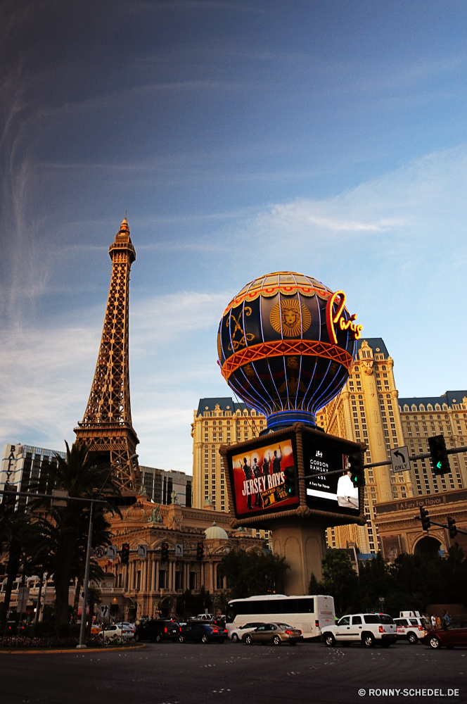 Las Vegas Gebäude Architektur Kino Theater Park Kathedrale Darm-Trakt Kirche alt Turm Stadt Platz Wahrzeichen berühmte Himmel Kuppel Tourismus Religion Denkmal Geschichte Reisen Backstein Hauptstadt Orthodoxe Struktur Kultur St Kreuz Basil historische Uhr Stadt Gold Basilikum-s St. Tempel Antike Museum architektonische Bau historischen Tag Symbol Platz aussenansicht Reiseziele Zentrum Palast Golden England traditionelle Tourist Straße Urban Wolke Mauer Basilika Fassade Stadtansicht Zwiebel bunte Kuppel Nacht Besichtigungen Form Schloss Winter Sterne Kruzifix Parlament Häuser Glocke mittelalterliche Gestaltung Detail Haus Retter Kuppeln Besuchen Sie Szene Spiritualität Licht Farbe Herbst building architecture cinema theater park cathedral tract church old tower city square landmark famous sky dome tourism religion monument history travel brick capital orthodox structure culture st cross basil historical clock town gold basil s saint temple ancient museum architectural construction historic day symbol place exterior destinations center palace golden england traditional tourist street urban cloud wall basilica facade cityscape onion colorful cupola night sightseeing shape castle winter star crucifix parliament houses bell medieval design detail house savior domes visit scene spirituality light color autumn