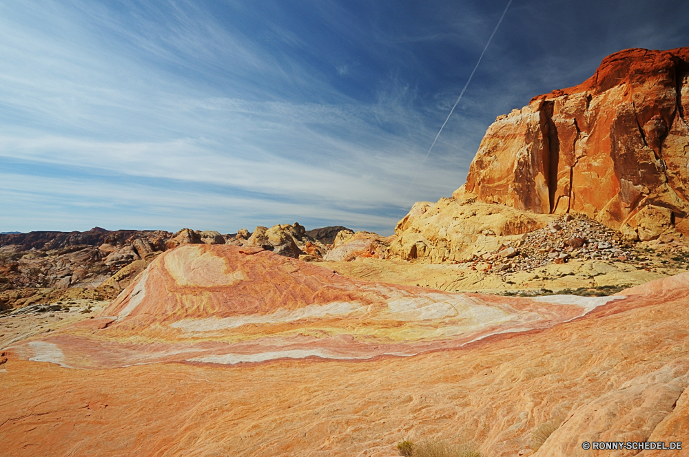 Valley of Fire State Park Sand Boden Erde Wüste Fels Landschaft Schlucht Park Himmel Reisen Berg nationalen Stein Tal Sandstein Berge im freien trocken im freien Wildnis landschaftlich natürliche Tourismus Landschaften Wolken Arid Felsen Formationen Horizont Klippe Land Aushöhlung Urlaub Szenerie Orange Hügel Südwesten Bereich Tag Düne Wolke Panorama Denkmal Bögen Westen Extreme Wärme Geologie Spitze heiß niemand Klima Sonne Schlucht Sommer Wandern Bereich Wild gelb Bildung Sonnenlicht Hügel Steine Antike sonnig Sonnenaufgang ruhige Ehrfurcht Toten westliche Sonnenuntergang Geschichte Himmel s Klippen Gelände Aussicht majestätisch Szene bunte Berg-Zelt horizontale Tourist Braun Butte Mesa Dürre malerische entfernten Abenteuer Umgebung Gefahr Straße Wahrzeichen Erholung Meer sand soil earth desert rock landscape canyon park sky travel mountain national stone valley sandstone mountains outdoors dry outdoor wilderness scenic natural tourism scenics clouds arid rocks formations horizon cliff land erosion vacation scenery orange hill southwest range day dune cloud panoramic monument arches west extreme heat geology peak hot nobody climate sun ravine summer hiking area wild yellow formation sunlight hills stones ancient sunny sunrise tranquil awe dead western sunset history sky s cliffs terrain vista majestic scene colorful mountain tent horizontal tourist brown butte mesa drought picturesque remote adventure environment danger road landmark recreation sea