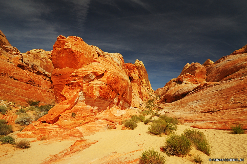 Valley of Fire State Park Schlucht Schlucht Tal Sand Fels Park Wüste nationalen Landschaft Reisen natürliche depression Sandstein Boden Himmel Stein Berg Aushöhlung Formationen Klippe Wildnis natürliche landschaftlich Erde im freien Felsen Geologie Berge Orange Szenerie Tourismus Urlaub im freien Südwesten Wolken Bögen Wandern Arid Bildung Baum Gelände geologische Westen Landschaften Wahrzeichen Aussicht Sonnenuntergang trocken Klippen westliche Panorama Wolke Butte Tourist bunte Sonne Land Sommer Horizont Ehrfurcht Licht einzigartige Szene Wanderweg Bereich Abenteuer Hügel gelb heiß friedliche Arches Nationalpark Farbe Nationalpark Wunder Grand felsigen Extreme Pflanze Steine geologische formation Erholung Hoodoo Mesa Camping Wild Wanderung sonnig Reise Denkmal Umgebung Bereich Wasser ruhige canyon ravine valley sand rock park desert national landscape travel natural depression sandstone soil sky stone mountain erosion formations cliff wilderness natural scenic earth outdoor rocks geology mountains orange scenery tourism vacation outdoors southwest clouds arches hiking arid formation tree terrain geological west scenics landmark vista sunset dry cliffs western panoramic cloud butte tourist colorful sun land summer horizon awe light unique scene trail area adventure hill yellow hot peaceful arches national park color national park wonder grand rocky extreme plant stones geological formation recreation hoodoo mesa camping wild hike sunny trip monument environment range water tranquil