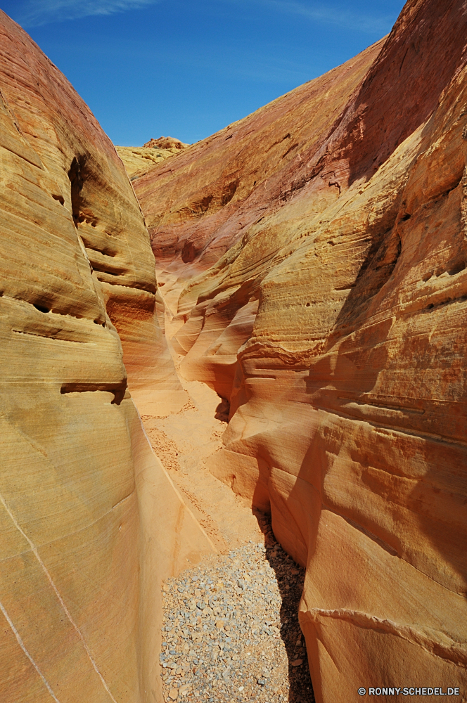 Valley of Fire State Park Schlucht Schlucht Tal natürliche depression Fels Wüste Park nationalen Landschaft Stein Sandstein Reisen Sand Berg Himmel Cliff-Wohnung Felsen Aushöhlung landschaftlich Geologie Klippe natürliche Tourismus Wohnung Formationen Südwesten Bildung Berge im freien Wildnis Orange im freien geologische Szenerie Arid Gehäuse Urlaub Klippen Bögen Gelände Wahrzeichen Wolken trocken Denkmal Struktur Westen Baum Geschichte Antike berühmte Tourist Nationalpark Wandern Bereich Hügel Staaten Sommer Landschaften Textur Hügel Bogen majestätisch Lineal Extreme Land Mauer Fluss Erde im Südwesten bunte Ehrfurcht Aussicht Wolke felsigen alt Steine Gebäude Farbe Sonnenuntergang niemand canyon ravine valley natural depression rock desert park national landscape stone sandstone travel sand mountain sky cliff dwelling rocks erosion scenic geology cliff natural tourism dwelling formations southwest formation mountains outdoors wilderness orange outdoor geological scenery arid housing vacation cliffs arches terrain landmark clouds dry monument structure west tree history ancient famous tourist national park hiking area hill states summer scenics texture hills arch majestic ruler extreme land wall river earth southwestern colorful awe vista cloud rocky old stones building color sunset nobody