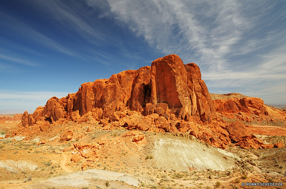 Valley of Fire State Park Schlucht Schlucht Tal Wüste Fels natürliche depression Berg Landschaft Park Reisen Sand Himmel Stein Klippe nationalen Berge Wildnis Sandstein Tourismus im freien trocken landschaftlich natürliche Aushöhlung im freien Felsen Urlaub Arid Geologie Landschaften Südwesten Wolken Bildung Szenerie Hügel Formationen geologische Westen Orange Spitze Bereich Land Bögen Wandern Sonne Gelände Horizont Bereich Wolke Straße Grand geologische formation Denkmal Mesa karge Tourist Ehrfurcht Wahrzeichen Aussicht Baum Klima Tag Wunder Umgebung Panorama Extreme Abenteuer Braun Sommer Wärme Butte Klippen Szene Reise Reise heiß Sonnenuntergang Boden Verwurzelung Toten westliche Wild gelb niemand Farbe sonnig felsigen Schmutz Kaktus Sonnenlicht Pflanze canyon ravine valley desert rock natural depression mountain landscape park travel sand sky stone cliff national mountains wilderness sandstone tourism outdoor dry scenic natural erosion outdoors rocks vacation arid geology scenics southwest clouds formation scenery hill formations geological west orange peak range land arches hiking sun terrain horizon area cloud road grand geological formation monument mesa barren tourist awe landmark vista tree climate day wonder environment panoramic extreme adventure brown summer heat butte cliffs scene trip journey hot sunset soil desolate dead western wild yellow nobody color sunny rocky dirt cactus sunlight plant