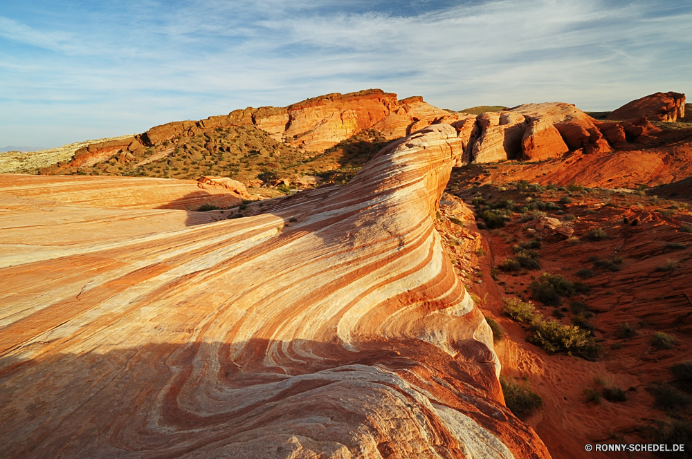 Valley of Fire State Park Sand Schlucht Boden Schlucht Tal Erde Wüste Landschaft Fels Reisen Himmel nationalen Berg Park Sandstein Stein Berge natürliche depression landschaftlich Geologie Sonne Orange Tourismus Urlaub Klippe im freien Felsen Arid trocken Szenerie Wolken Aushöhlung Wasser Sommer Wolke Horizont Land im freien Hügel Sonnenuntergang Wildnis natürliche Südwesten Gelände Farbe Wandern Abenteuer Meer Formationen Strand Landschaften Ozean Sonnenaufgang Klippen Bildung Extreme Szene Fluss Tourist horizontale heiß Wärme Küste Umgebung felsigen gelb Bereich Klima sonnig Tag bunte Licht majestätisch einzigartige Düne niemand Baum Bereich Dürre Aussicht Spitze Westen hoch Panorama Welle Bögen Grand Wanderweg Textur zeigen Steine Ziel Denkmal ruhige Wahrzeichen Erholung Urlaub Grat sand canyon soil ravine valley earth desert landscape rock travel sky national mountain park sandstone stone mountains natural depression scenic geology sun orange tourism vacation cliff outdoors rocks arid dry scenery clouds erosion water summer cloud horizon land outdoor hill sunset wilderness natural southwest terrain color hiking adventure sea formations beach scenics ocean sunrise cliffs formation extreme scene river tourist horizontal hot heat coast environment rocky yellow area climate sunny day colorful light majestic unique dune nobody tree range drought vista peak west high panoramic wave arches grand trail texture point stones destination monument tranquil landmark recreation holiday ridge