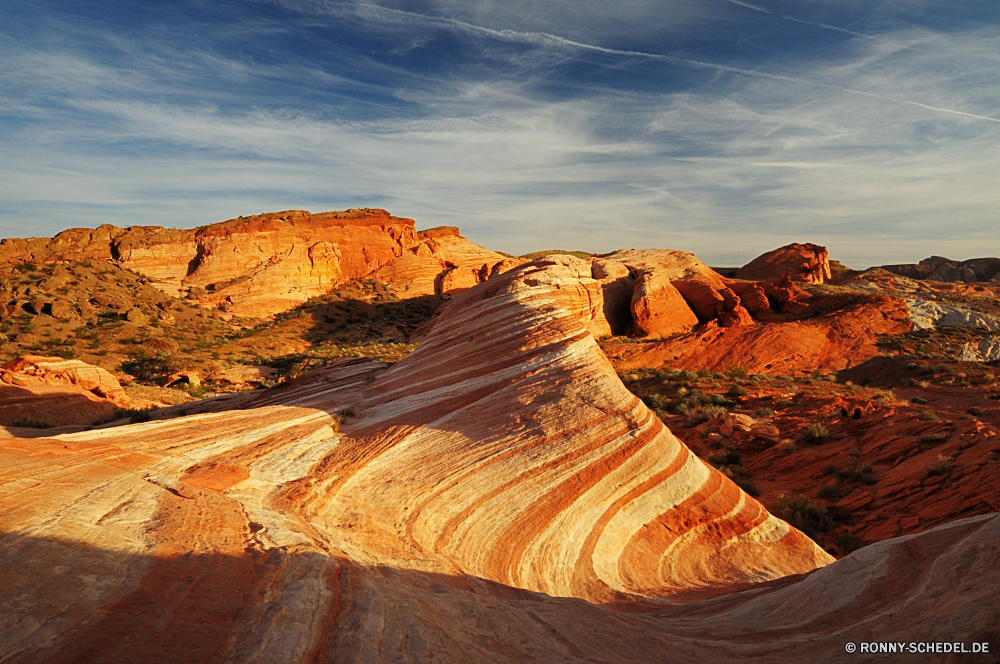 Valley of Fire State Park Schlucht Sand Wüste Tal Schlucht Landschaft Boden Fels Park nationalen Reisen Berg Erde Berge Himmel im freien Geologie Klippe Südwesten Aushöhlung Felsen landschaftlich Sonnenuntergang Darm-Trakt Stein natürliche depression Wolken Westen Tourismus Orange Grand Urlaub Sandstein Fluss Baum im freien Sonnenaufgang Felge Arid trocken Wandern Wahrzeichen Abenteuer geologische Wildnis Szenerie Gelände Tourist natürliche Sonne Horizont Denkmal Mesa Wunder Bereich Düne Welt Süden Verwurzelung Bildung Wolke im Südwesten Formationen Aussicht Extreme Landschaften Klima Farbe Klippen Nationalpark Bögen westliche Spitze Licht Wasser Szene sonnig Dämmerung Steine Hügel Land Bereich gelb Grand canyon Wild berühmte am Morgen Sonnenlicht canyon sand desert valley ravine landscape soil rock park national travel mountain earth mountains sky outdoors geology cliff southwest erosion rocks scenic sunset tract stone natural depression clouds west tourism orange grand vacation sandstone river tree outdoor sunrise rim arid dry hiking landmark adventure geological wilderness scenery terrain tourist natural sun horizon monument mesa wonder area dune world south desolate formation cloud southwestern formations vista extreme scenics climate color cliffs national park arches western peak light water scene sunny dusk stones hill land range yellow grand canyon wild famous morning sunlight