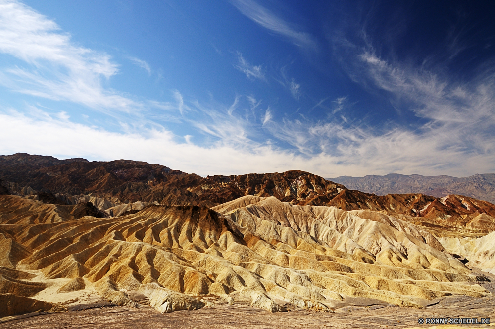 Death Valley National Park Weizen Landschaft Schlucht Wüste Himmel Fels Berg Sand Tal Reisen Park nationalen Stroh Stein Berge im freien Geologie trocken Szenerie Schlucht landschaftlich Szene Land Dach Wolken Tourismus Hügel Sandstein Horizont Entwicklung des ländlichen Feld Arid Gelände Landschaft Wolke Erde Sommer cereal Bereich natürliche Felsen Umgebung Schutzüberzug Aushöhlung Düne im freien Bildung Boden Klippe Landwirtschaft Gras Aussicht gelb Hochland Land Orange Urlaub bunte Wildnis Tag Bauernhof Pflanze Landschaften Klima Sonnenaufgang Extreme Ernte niemand Wetter Straße Bespannung Sonne Stroh Bereich außerhalb Ernte Licht Heu Südwesten Abenteuer Landbau natürliche depression Baum Wahrzeichen Braun Sonnenuntergang Sonnenlicht Formationen geologische Farbe felsigen Ackerland Spitze Panorama Panorama Korn Muster bewölkt Wind Wärme Ökologie friedliche Schnee Frühling wheat landscape canyon desert sky rock mountain sand valley travel park national thatch stone mountains outdoors geology dry scenery ravine scenic scene land roof clouds tourism hill sandstone horizon rural field arid terrain countryside cloud earth summer cereal range natural rocks environment protective covering erosion dune outdoor formation soil cliff agriculture grass vista yellow highland country orange vacation colorful wilderness day farm plant scenics climate sunrise extreme harvest nobody weather road covering sun straw area outside crop light hay southwest adventure farming natural depression tree landmark brown sunset sunlight formations geological color rocky farmland peak panoramic panorama grain pattern cloudy wind heat ecology peaceful snow spring