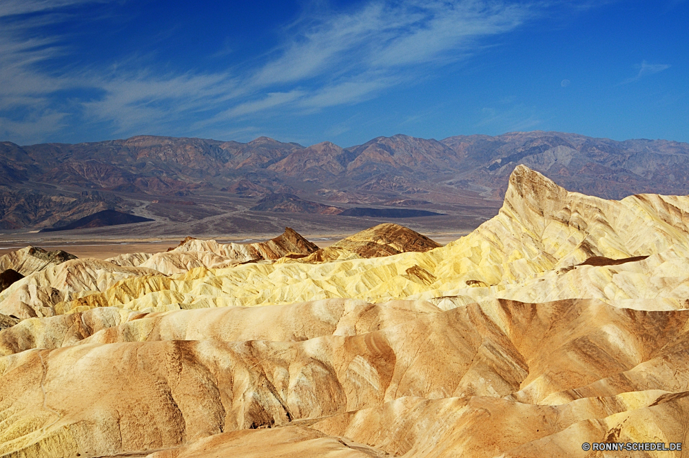 Death Valley National Park Sand Schlucht Landschaft Wüste Boden Fels Tal Berg Erde Berge Reisen Park Himmel nationalen Schlucht Stein im freien trocken Bereich Szenerie Hochland Arid Geologie Wolken landschaftlich Aushöhlung Düne Sandstein natürliche Tourismus Wildnis Landschaften im freien Gelände Szene Felsen Hügel Bildung Spitze Land Extreme Klima Sommer Sonnenaufgang Umgebung Urlaub Horizont Sonnenuntergang majestätisch Schnee niemand Orange Klippe Tag Aussicht Baum Wolke Formationen natürliche depression Sonnenlicht gelb entfernten Steine hoch Wärme ruhige Grand Sonne Wandern Bereich sonnig Straße geologische Südwesten Darm-Trakt Hügel Licht Antike außerhalb Abenteuer Farbe Braun Entwicklung des ländlichen Herbst bunte Dürre steilen Verwurzelung Grat Wild Wanderung Toten Westen Einsamkeit Panorama Winter zeigen Boden friedliche Ruhe Gefahr Wahrzeichen Weizen sand canyon landscape desert soil rock valley mountain earth mountains travel park sky national ravine stone outdoors dry range scenery highland arid geology clouds scenic erosion dune sandstone natural tourism wilderness scenics outdoor terrain scene rocks hill formation peak land extreme climate summer sunrise environment vacation horizon sunset majestic snow nobody orange cliff day vista tree cloud formations natural depression sunlight yellow remote stones high heat tranquil grand sun hiking area sunny road geological southwest tract hills light ancient outside adventure color brown rural autumn colorful drought steep desolate ridge wild hike dead west solitude panoramic winter point ground peaceful calm danger landmark wheat