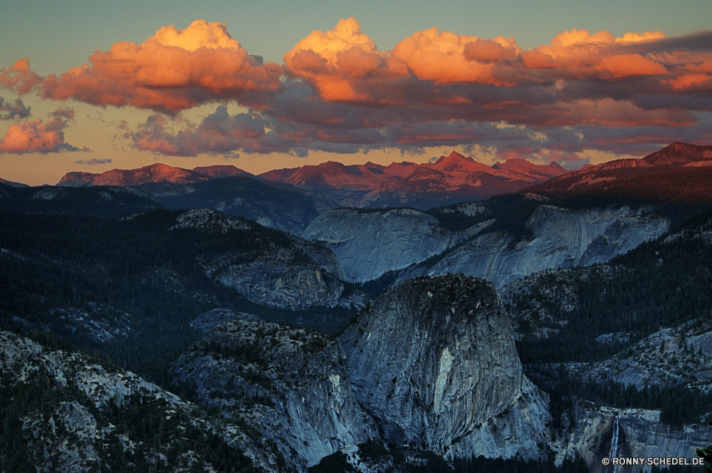 Yosemite National Park Schlucht Schlucht Tal Berg Landschaft natürliche depression Fels Bereich Park nationalen Berge Felge Wüste Himmel landschaftlich Grand Reisen Geologie im freien Klippe Aushöhlung Wolken Orange Tourismus Sand Westen Fluss Südwesten Baum im freien Stein Urlaub Felsen Wandern geologische Wahrzeichen Süden Sonnenuntergang Mesa Abenteuer Tourist Wunder Welt Sonnenaufgang Szenerie Schnee natürliche Wildnis Sonne Spitze Wolke Horizont Umgebung gelb Dämmerung Wild Licht Wasser Bildung Vulkan Farbe geologische formation Sandstein Gelände Aussicht Szene Landschaften zeigen Bereich trocken Nach oben bunte Nationalpark Wald hoch sonnig felsigen Morgenröte majestätisch Sommer Boden natürliche Höhe Sonnenlicht Herbst canyon ravine valley mountain landscape natural depression rock range park national mountains rim desert sky scenic grand travel geology outdoor cliff erosion clouds orange tourism sand west river southwest tree outdoors stone vacation rocks hiking geological landmark south sunset mesa adventure tourist wonder world sunrise scenery snow natural wilderness sun peak cloud horizon environment yellow dusk wild light water formation volcano color geological formation sandstone terrain vista scene scenics point area dry top colorful national park forest high sunny rocky dawn majestic summer ground natural elevation sunlight autumn