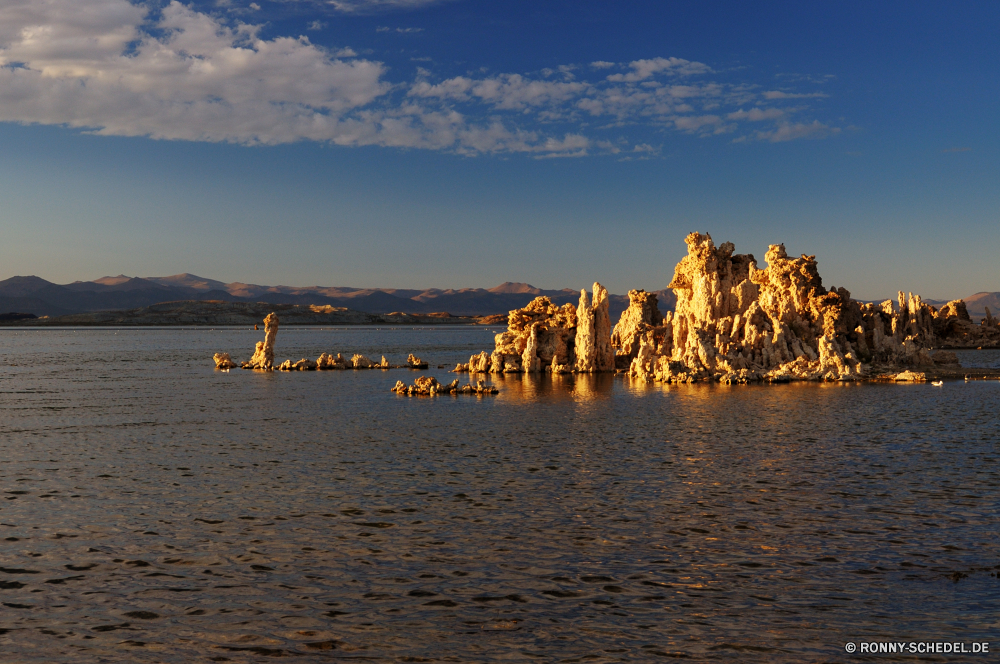 Mono Lake Ozean Wasser Meer Himmel Küstenlinie Strand Reisen Küste Landschaft Schiff Boot Sonnenuntergang Sonne Tourismus Wolken Stadt Sand am Meer Barrier Ufer Urlaub Insel Küste Sommer Körper des Wassers Architektur Bucht Wellenbrecher Fluss am Wasser Anlegestelle Fels Wahrzeichen Tourist Wellen Welle Gebäude Sonnenaufgang See 'Nabend Urban Wolke Schiff im freien Skyline alt landschaftlich Urlaub sonnig Turm Hafen Stadtansicht Gebäude Struktur Horizont Licht Boote Wrack Hafen Reflexion Szene berühmte Tropischer Baum Stein Ruhe Obstruktion ruhige Dämmerung Panorama Sandbank Szenerie natürliche idyllische Urlaub Farbe Kontur Brücke klar Metropole Angeln im freien Haus Reise Entspannung Paradies Reise Unterstützung Platz Stadt Geschichte Sonnenlicht Bar ocean water sea sky shoreline beach travel coast landscape ship boat sunset sun tourism clouds city sand seaside barrier shore vacation island coastline summer body of water architecture bay breakwater river waterfront pier rock landmark tourist waves wave building sunrise lake evening urban cloud vessel outdoors skyline old scenic holiday sunny tower port cityscape buildings structure horizon light boats wreck harbor reflection scene famous tropical tree stone calm obstruction tranquil dusk panorama sandbar scenery natural idyllic vacations color silhouette bridge clear metropolis fishing outdoor house trip relaxation paradise journey support place town history sunlight bar