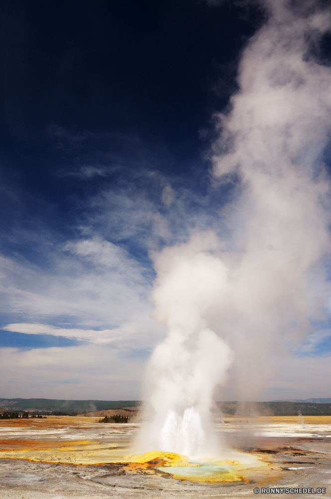 Yellowstone National Park Geysir Frühling geologische formation heißer Frühling Vulkan Rauch Himmel Berg Landschaft Dampf Wolken Umgebung Wasser Wolke macht Ozean Gefahr Wetter Meer Wärme Luft Umweltverschmutzung landschaftlich Fabrik natürliche Höhe Insel Eruption im freien globale Brennen natürliche Industrie Energie bewölkt Feuer Schornstein Dunst Sonne Pazifik Sturm heiß Regen Fels vulkanische Reisen Panorama Klima Sommer Lava Krater Industrielle Au Erwärmung Atmosphäre Himmel Sonnenlicht Kraftstoffpumpe Park Wolkengebilde im freien Abenteuer Szene Welle Sonnenuntergang Katastrophe Geologie Gas Himmel Umwelt- Wind Tag Raum Ökologie See Licht nationalen Horizont Dämpfe Inferno giftig Pflanze gefährliche dunkel Küste Turm Magma nukleare gischt hell Sonnenaufgang 'Nabend Wellen Vulkane Raffinerie Cumulus klar hoch niemand chemische Attraktion Berge Erde Tourist Szenerie Aktivität Gebäude geyser spring geological formation hot spring volcano smoke sky mountain landscape steam clouds environment water cloud power ocean danger weather sea heat air pollution scenic factory natural elevation island eruption outdoors global burning natural industry energy cloudy fire chimney vapor sun pacific storm hot rain rock volcanic travel panorama climate summer lava crater industrial smog warming atmosphere skies sunlight fuel park cloudscape outdoor adventure scene wave sunset disaster geology gas heaven environmental wind day space ecology lake light national horizon fumes inferno toxic plant dangerous dark coast tower magma nuclear spray bright sunrise evening waves volcanoes refinery cumulus clear high nobody chemical attraction mountains earth tourist scenery activity building