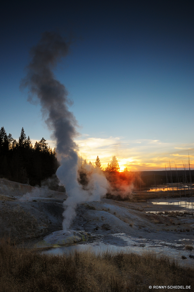 Yellowstone National Park Geysir Frühling geologische formation Landschaft Wasser heißer Frühling Reisen Himmel Fluss Meer Rauch im freien Wolken Ozean Wärme heiß Fels Sonnenuntergang Dampf Tourismus Umgebung natürliche Sommer landschaftlich Park Schnee Szenerie Urlaub Wolke Sonne Küste Szene Strand im freien Sonnenaufgang Berg Wald Welle Kaskade Winter Wasserfall Straße Stein Sand kalt Gefahr fallen Abenteuer Berge Tropischer Orange Stream platsch Ufer Wellen Farbe See Insel Wetter macht Saison vulkanische Horizont Urlaub Vulkan gischt Wild Reise Eruption fällt Sonnenlicht Gebäude Wildnis Sonnenschein Eis Bäume Morgenröte Licht Nebel Surf sonnig bunte gefroren Bewegung Baum dunkel Stadt Verkehr nationalen ruhige nass gelb Krater Tag Landschaften Sturm Dämmerung Energie Felsen fließende 'Nabend Kontur Strömung Brunnen friedliche Reflexion Nacht geyser spring geological formation landscape water hot spring travel sky river sea smoke outdoor clouds ocean heat hot rock sunset steam tourism environment natural summer scenic park snow scenery vacation cloud sun coast scene beach outdoors sunrise mountain forest wave cascade winter waterfall road stone sand cold danger fall adventure mountains tropical orange stream splash shore waves color lake island weather power season volcanic horizon holiday volcano spray wild journey eruption falls sunlight building wilderness sunshine ice trees dawn light fog surf sunny colorful frozen motion tree dark city transport national tranquil wet yellow crater day landscapes storm dusk energy rocks flowing evening silhouette flow fountain peaceful reflection night