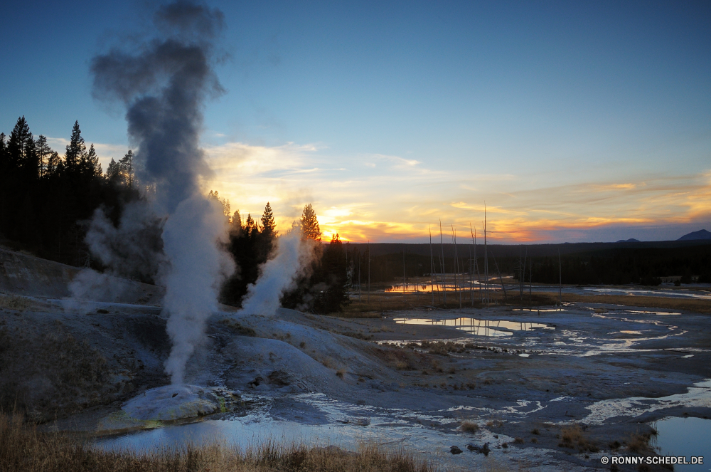 Yellowstone National Park Geysir Frühling geologische formation Schnee Landschaft Himmel kalt Winter Reisen Sonnenuntergang Szenerie Wellenbrecher Wald Sonne heißer Frühling Bäume im freien landschaftlich Saison Szene Barrier Berg Wetter Sonnenaufgang Eis Baum Wolke Wasser Wolken Park Berge schneebedeckt im freien Frost gefroren Straße Kiefer Obstruktion Land See Urlaub Entwicklung des ländlichen am Morgen Horizont Meer Sommer natürliche Fluss 'Nabend Orange Einfrieren Strand Sand Morgenröte Küste Beleuchtung Ozean Farbe sonnig Reflexion Landschaften Struktur Spitze Kontur Ufer Hölzer Dämmerung Licht nationalen Umgebung Sonnenlicht Nebel Wildnis Pfad Rauch friedliche Landschaft bunte Track majestätisch Fels gelb ruhige Neu Apparat Dampf Wanderweg Welle Urlaub hell Tourismus Bereich immergrün Gras Tag Ski Alpine frostig abgedeckt Golden außerhalb Abenteuer Energie Atmosphäre horizontale heiß Holz Sonnenschein Gefahr Herbst saisonale geyser spring geological formation snow landscape sky cold winter travel sunset scenery breakwater forest sun hot spring trees outdoors scenic season scene barrier mountain weather sunrise ice tree cloud water clouds park mountains snowy outdoor frost frozen road pine obstruction country lake vacation rural morning horizon sea summer natural river evening orange freeze beach sand dawn coast lighting ocean color sunny reflection landscapes structure peak silhouette shore woods dusk light national environment sunlight fog wilderness path smoke peaceful countryside colorful track majestic rock yellow tranquil new apparatus steam trail wave holiday bright tourism range evergreen grass day ski alpine frosty covered golden outside adventure energy atmosphere horizontal hot wood sunshine danger autumn seasonal