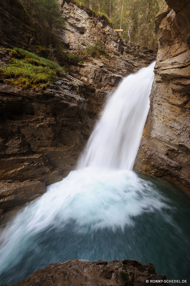 Banff National Park Schlucht Wasserfall Fluss Stream Schlucht Wasser Fels Wald Tal Kaskade Stein Strömung Landschaft fließende fallen Park fällt Creek Felsen Wild Umgebung im freien Berg Bewegung Reisen natürliche natürliche depression Wildnis Kanal im freien Frühling friedliche platsch fallen landschaftlich Moos Baum nass Körper des Wassers Tourismus glatte Abenteuer gelassene felsigen nationalen Szenerie Sommer frisch Wasserfälle Berge Bäume Ökologie rasche Eis Wandern Kühl SWIFT Geschwindigkeit Wanderung plantschen Erhaltung Flüsse Drop Steine Blatt Land Szene Reinigen frische Luft Kristall Erholung erfrischende Harmonie ruhige Stromschnellen Klippe Pflanze Saison Farbe Bach macht Ruhe Frieden solide Möwe Hölzer Tropischer Bewegung Belaubung Gras Herbst Kaskaden klar Tag Dschungel üppige Ausführen Paradies Holz reine canyon waterfall river stream ravine water rock forest valley cascade stone flow landscape flowing fall park falls creek rocks wild environment outdoor mountain motion travel natural natural depression wilderness channel outdoors spring peaceful splash falling scenic moss tree wet body of water tourism smooth adventure serene rocky national scenery summer fresh waterfalls mountains trees ecology rapid ice hiking cool swift speed hike splashing conservation rivers drop stones leaf country scene clean freshness crystal recreation refreshing harmony tranquil rapids cliff plant season color brook power calm peace solid gull woods tropical movement foliage grass autumn cascades clear day jungle lush running paradise wood pure