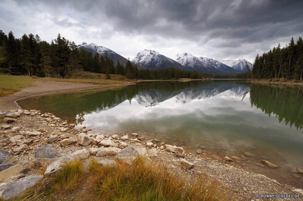 Banff National Park Landschaft Berg Fluss Berge Wasser Wald Himmel See Park Baum Hochland Reisen geologische formation landschaftlich im freien Becken Wildnis Kanal Bäume Schnee nationalen Stream Spitze Reflexion Körper des Wassers Wolke Frühling natürliche depression Tourismus Sommer Umgebung Gras Tal Bereich Wolken Szenerie natürliche Gletscher ruhige Fels felsigen im freien Felsen friedliche heißer Frühling Teich Stein Entwicklung des ländlichen Kiefer Wild Atmosphäre Ruhe Land Herbst Urlaub gelassene klar Szene fallen Wiese Landschaften Erhaltung Sonne Wasserfall Hölzer idyllische Hügel Ufer Kaskade entfernten Tag bewölkt fließende niemand Holz Horizont Sonnenlicht Farbe Creek Landschaften sonnig Saison Winter Ökologie am See nass Eis Nationalpark hoch Stille Einsamkeit Wandern Bereich Spiegel Pflanze Strömung Frieden Klippe Dam Barrier Land landscape mountain river mountains water forest sky lake park tree highland travel geological formation scenic outdoors basin wilderness channel trees snow national stream peak reflection body of water cloud spring natural depression tourism summer environment grass valley range clouds scenery natural glacier tranquil rock rocky outdoor rocks peaceful hot spring pond stone rural pine wild atmosphere calm land autumn vacation serene clear scene fall meadow scenics conservation sun waterfall woods idyllic hill shore cascade remote day cloudy flowing nobody wood horizon sunlight color creek landscapes sunny season winter ecology lakeside wet ice national park high silence solitude hiking area mirror plant flow peace cliff dam barrier country