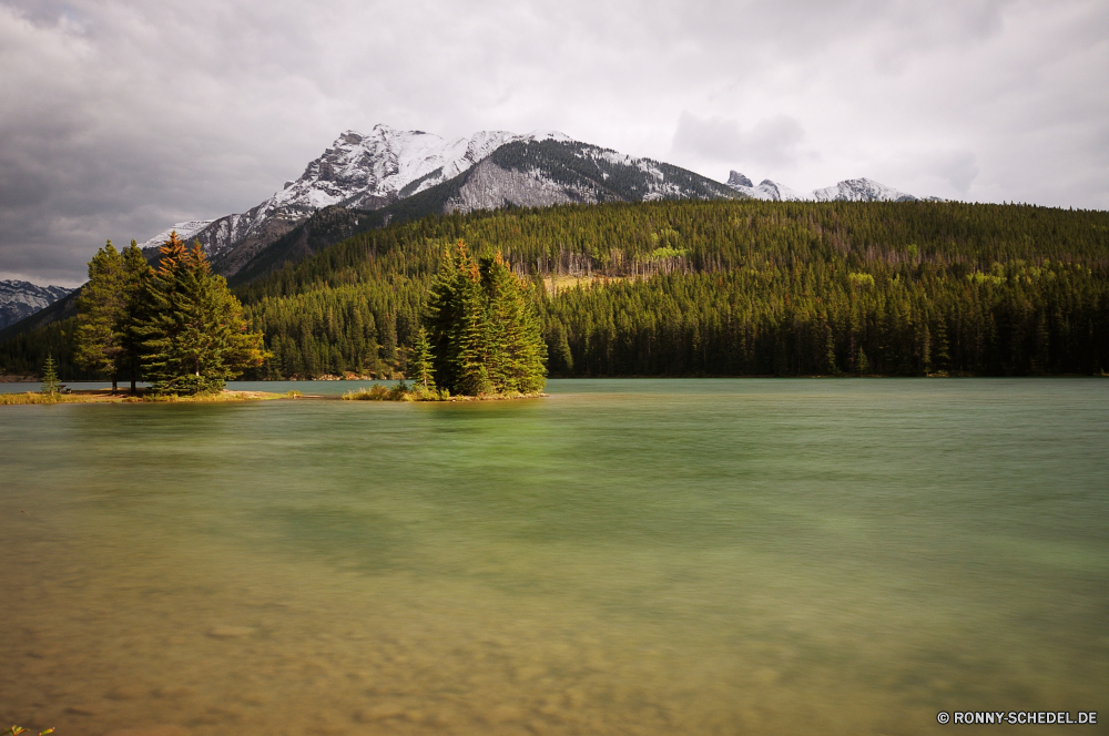 Banff National Park Bereich See Landschaft Wald Berg Berge Wasser Baum Himmel Reflexion Park Ufer Fluss am See Bäume Reisen Sommer Wildnis landschaftlich Gras im freien Becken Szenerie Wolke Tourismus Teich im freien Umgebung Herbst nationalen geologische formation natürliche depression Spitze Schnee sonnig Wiese natürliche Tal ruhige Wolken Entwicklung des ländlichen klar Frühling Szene felsigen Kiefer am Morgen Hölzer Holz Pflanze fallen Feld Sumpf Land Ruhe Saison Fels Wild idyllische Felsen Hügel friedliche Landschaft Sonne Gletscher Erhaltung Land Mount Landschaften Farbe Urlaub Feuchtgebiet Sonnenlicht Stream Wandern ruhig Tag gelassene Sonnenaufgang Ökologie Urlaub Horizont gelb niemand Aussicht Hochland Stein horizontale Küste Erholung range lake landscape forest mountain mountains water tree sky reflection park shore river lakeside trees travel summer wilderness scenic grass outdoors basin scenery cloud tourism pond outdoor environment autumn national geological formation natural depression peak snow sunny meadow natural valley tranquil clouds rural clear spring scene rocky pine morning woods wood plant fall field swamp land calm season rock wild idyllic rocks hill peaceful countryside sun glacier conservation country mount scenics color vacations wetland sunlight stream hiking quiet day serene sunrise ecology vacation horizon yellow nobody vista highland stone horizontal coast recreation